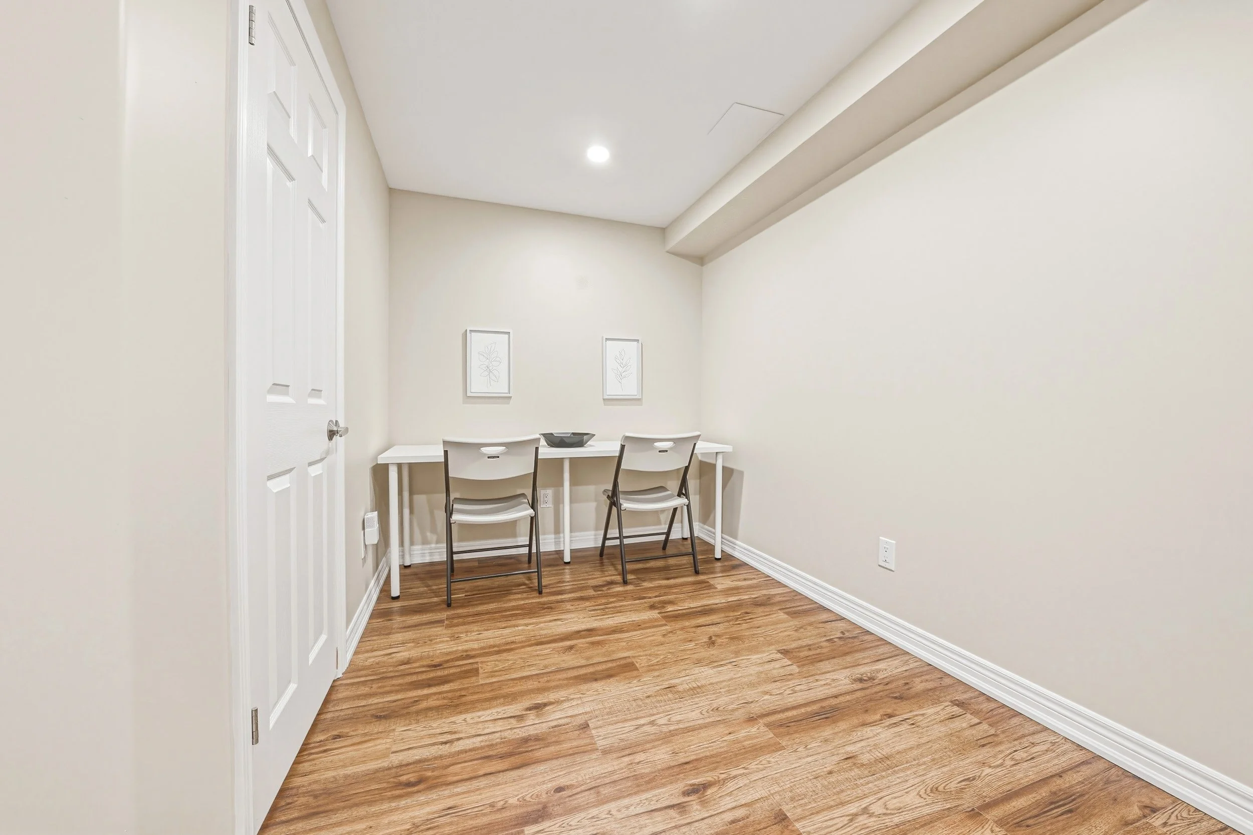 34 - 4165 Upper Middle #8, Burlington.jpg