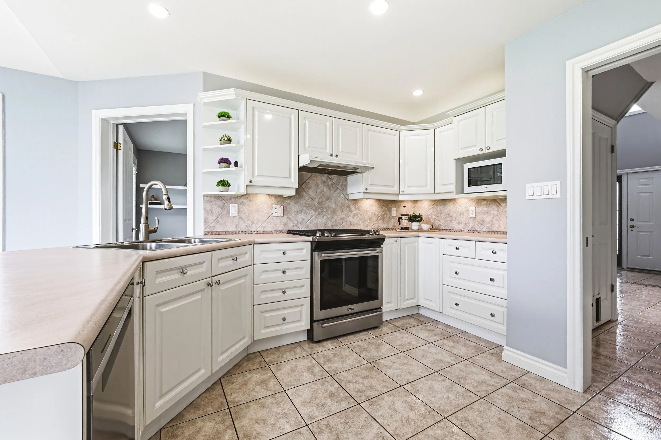 18 - 301 Parkwood Cres, Hamilton.jpg