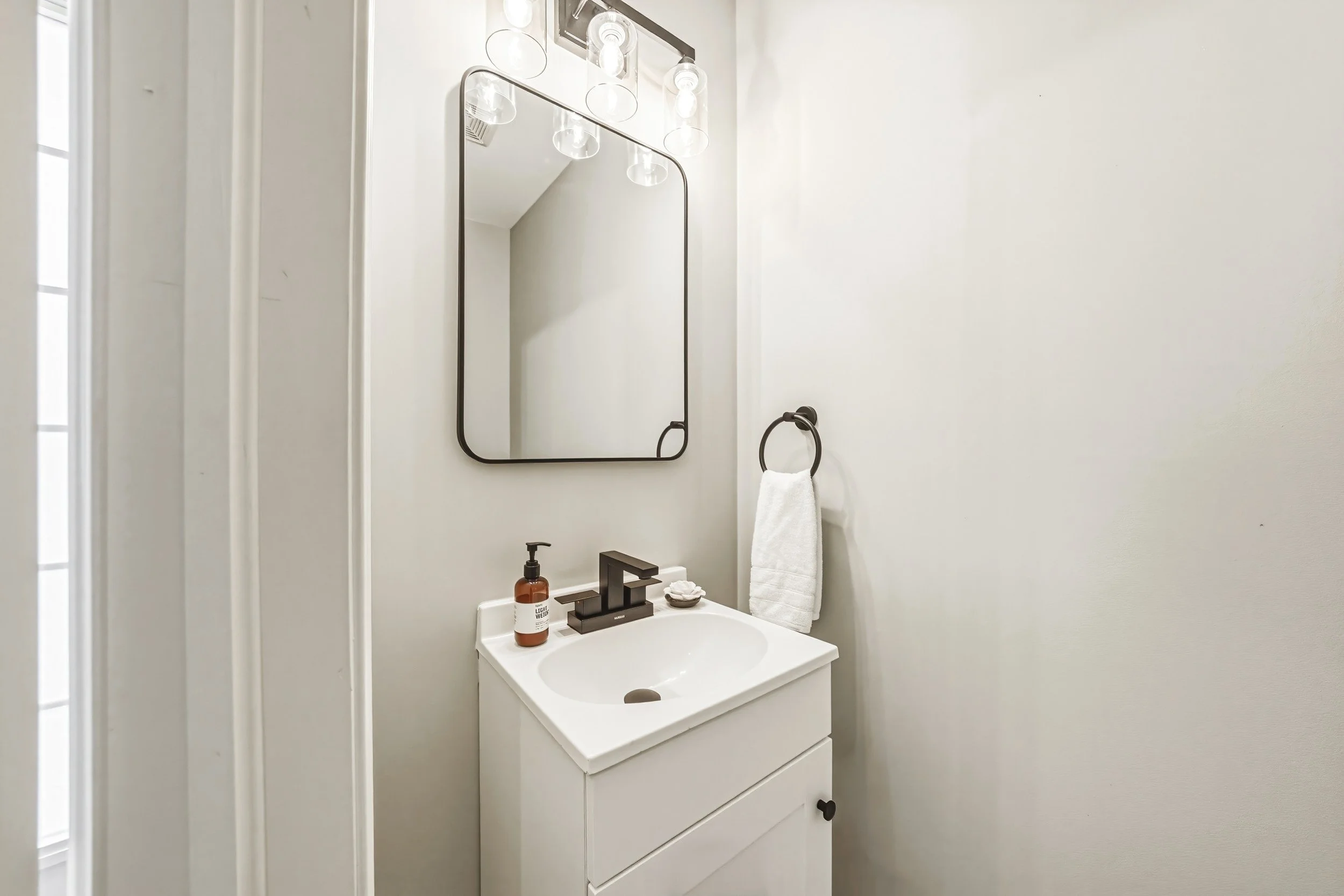 35 - 5214 Dryden Ave, Burlington.jpg