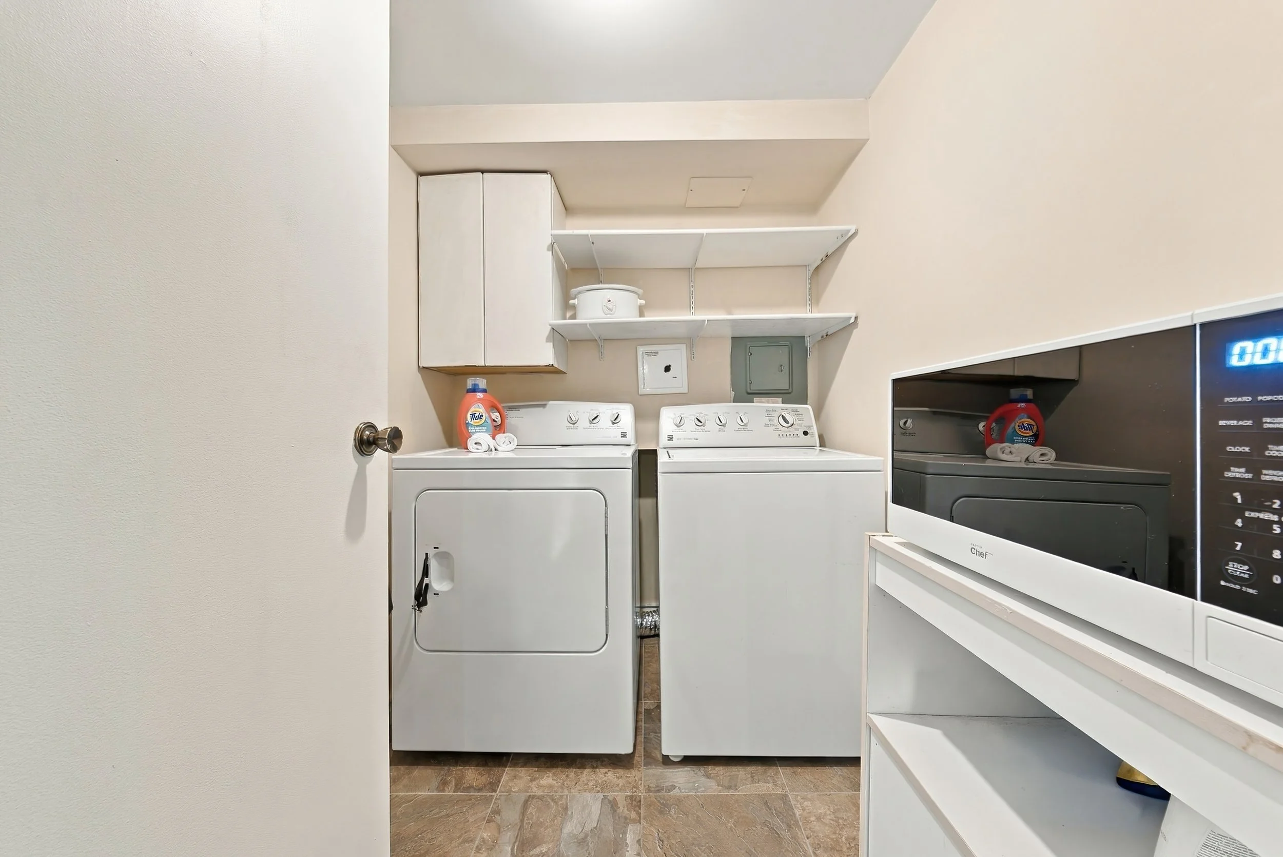29 - 5280 Lakeshore Rd #912, Burlington.jpg