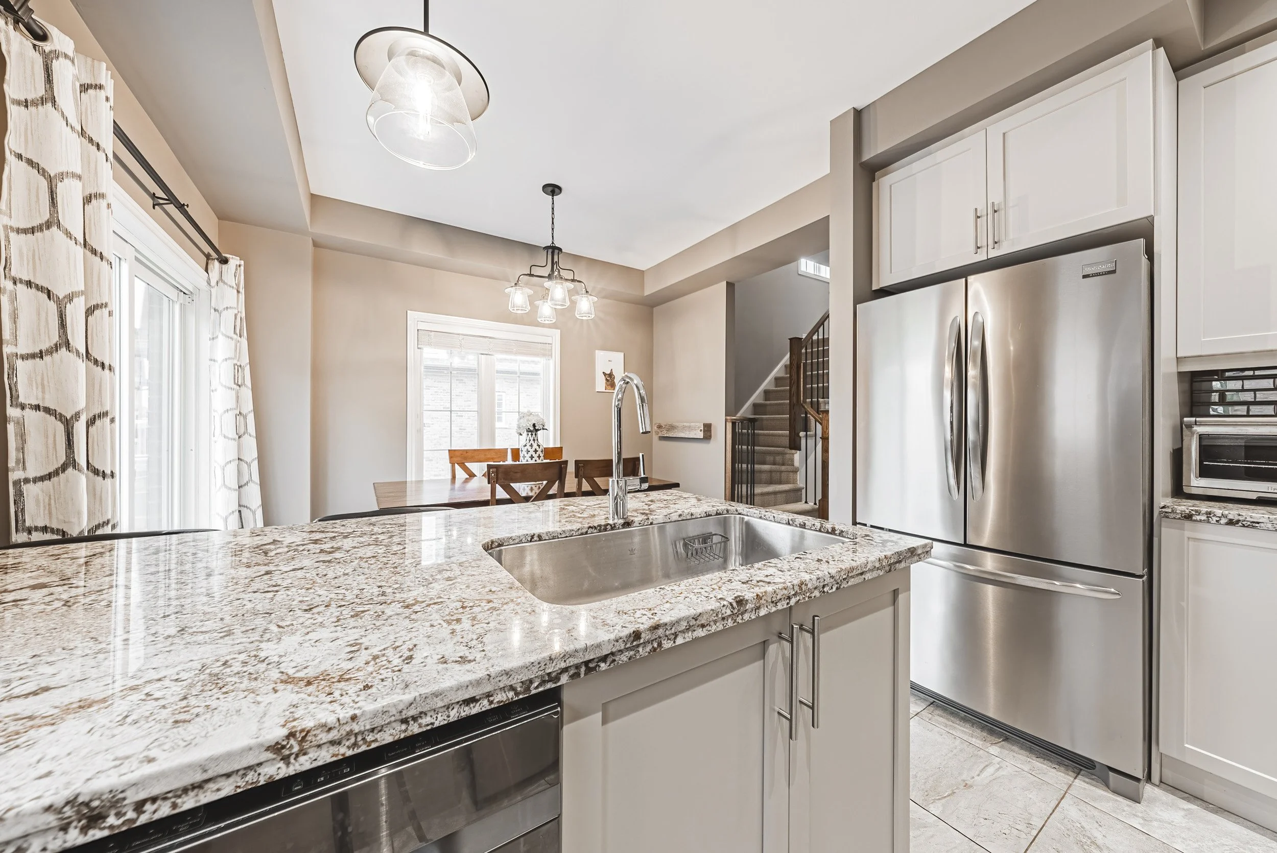 18 - 2220 Queensway Dr #4, Burlington.jpg