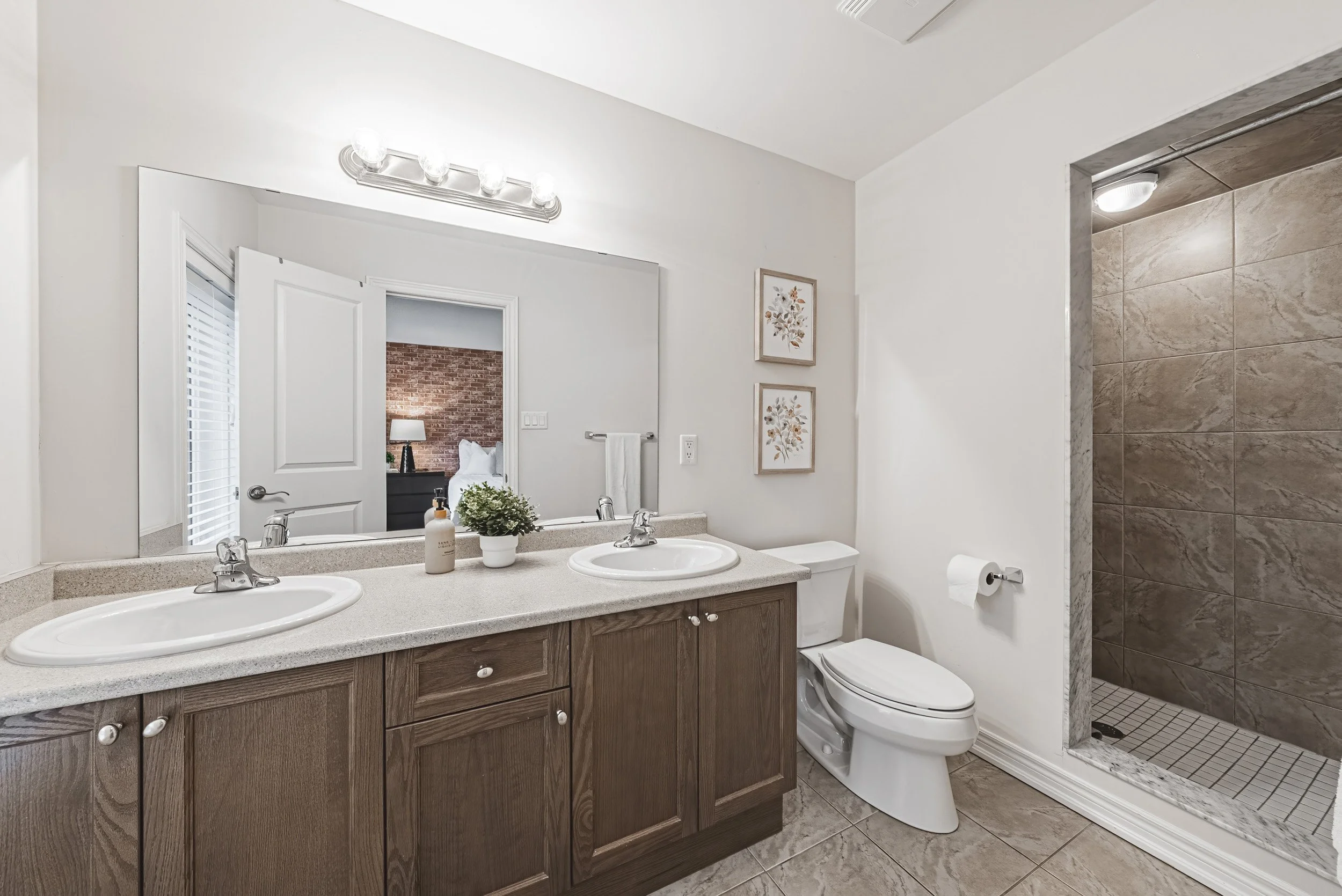 26 - 2220 Queensway Dr #4, Burlington.jpg