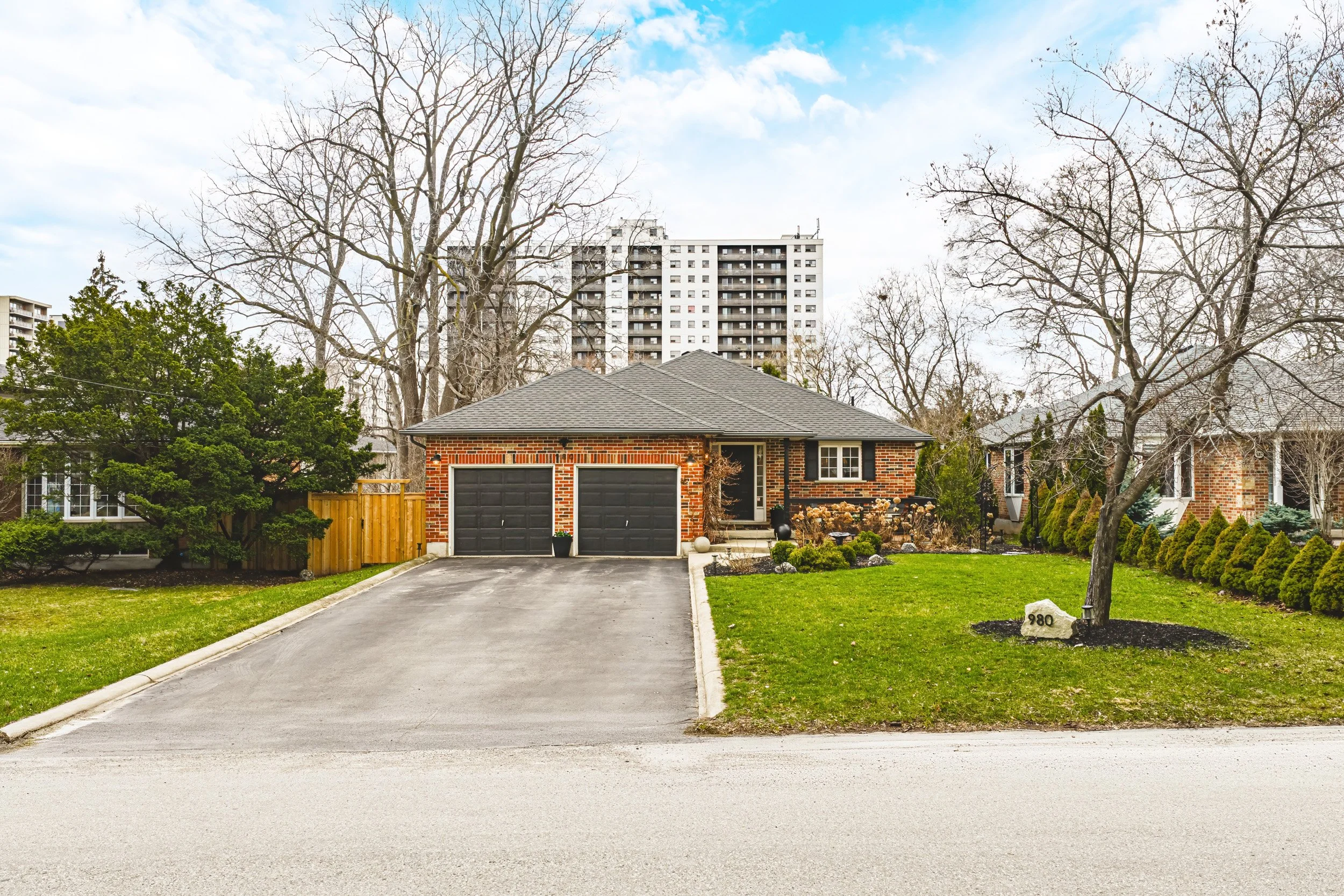 1 - 980 Glen View Ave, Burlington.jpg