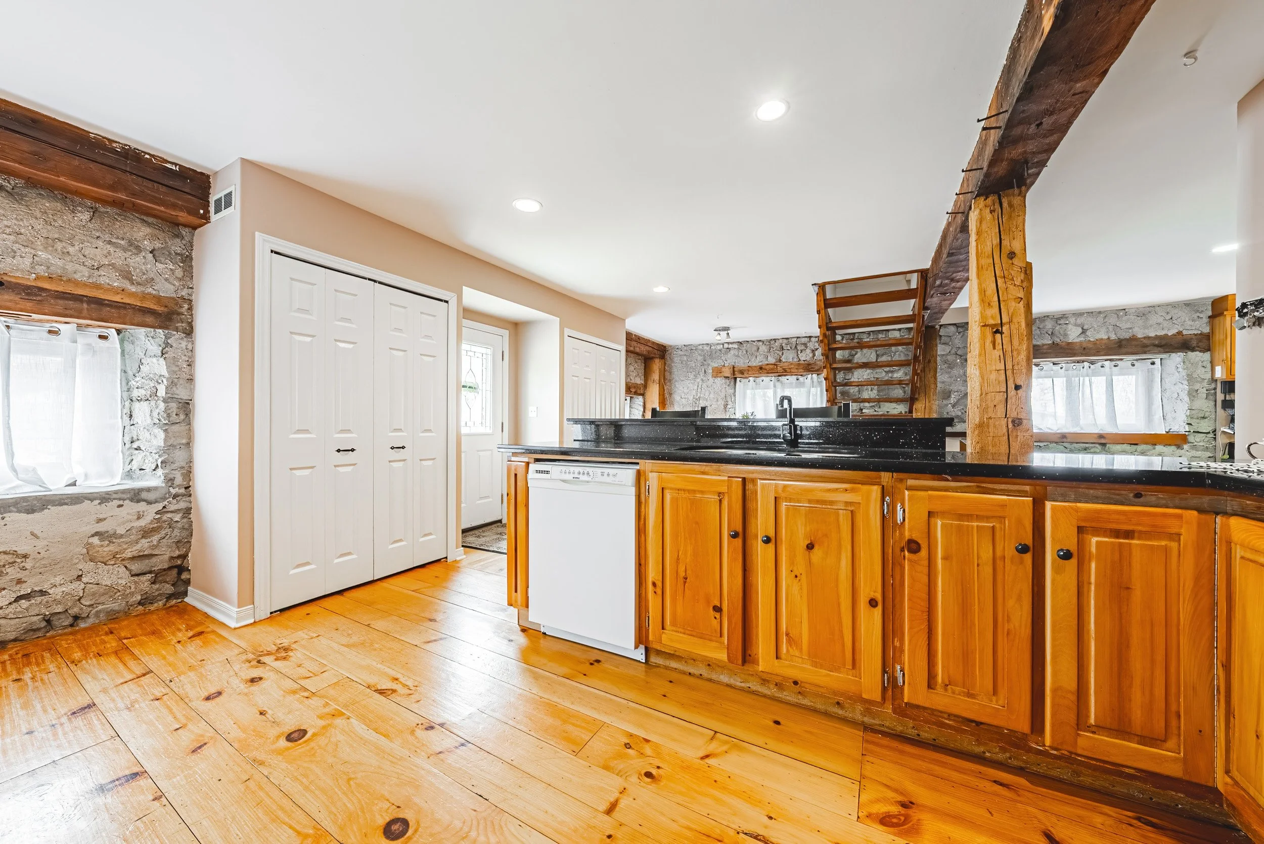 10 - 110 Freelton Rd, Freelton.jpg