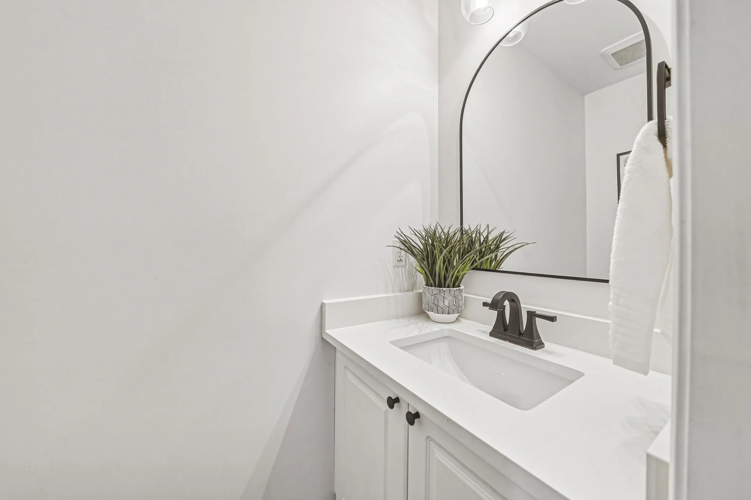 22 - 980 Glen View Ave, Burlington.jpg