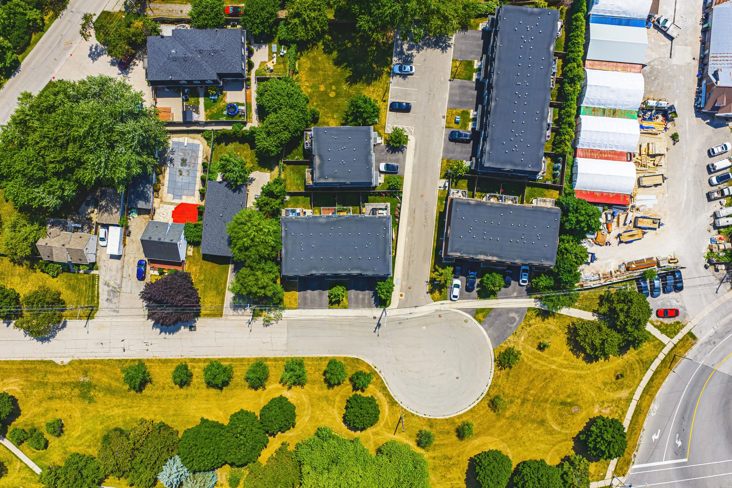 17 - Exterior 2220 Queensway Dr #4, Burlington.jpg