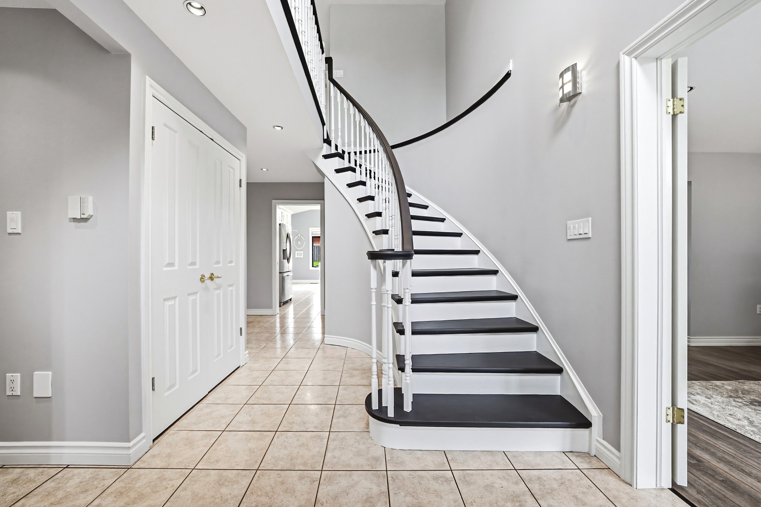 9 - 301 Parkwood Cres, Hamilton.jpg