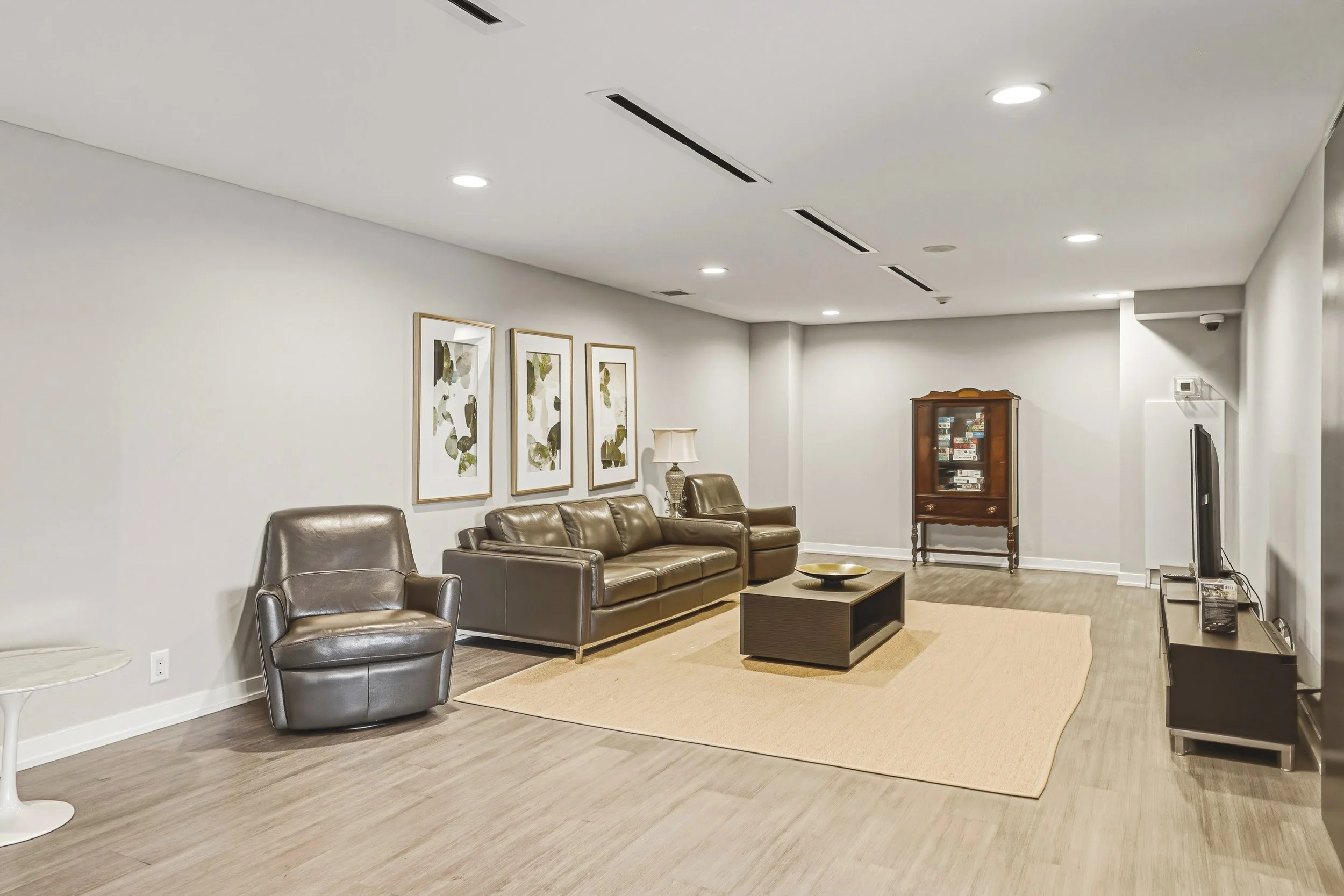 32 - 1940 Ironstone Dr #610, Burlington.jpg