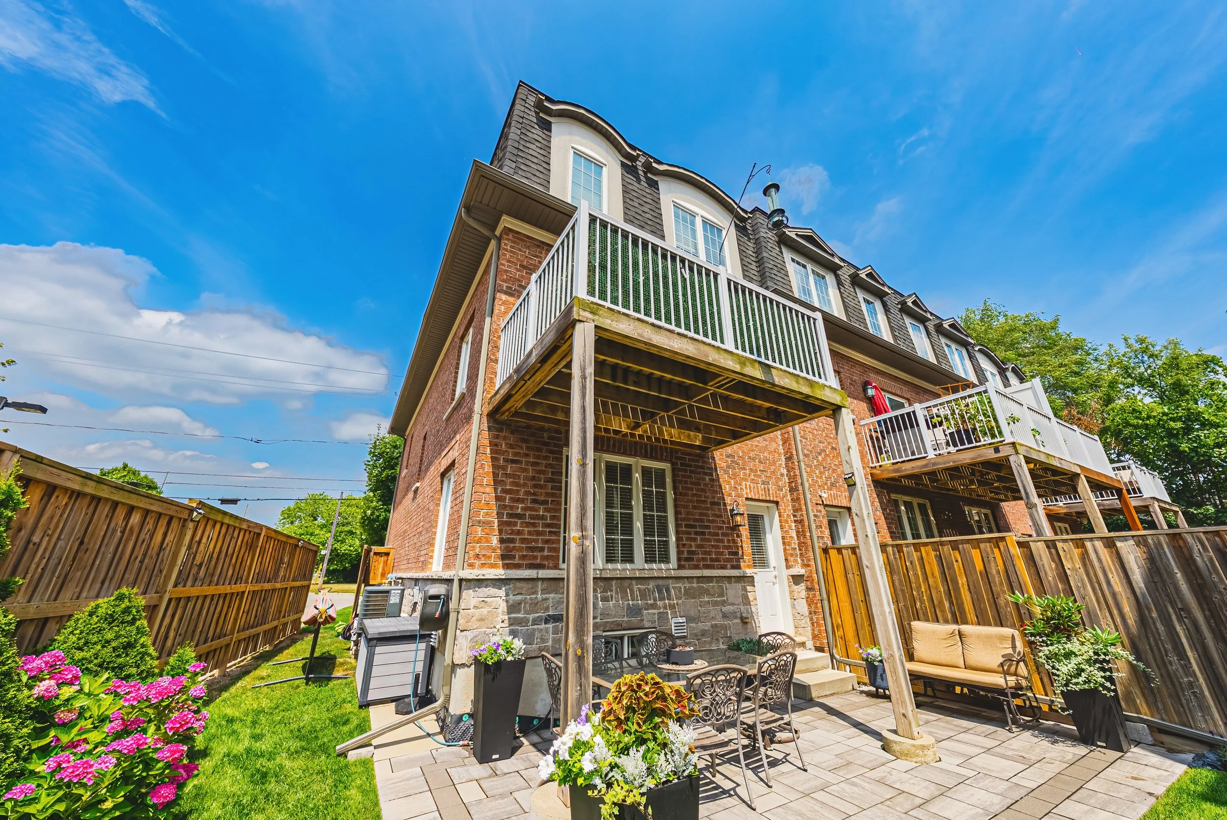 11 - Exterior 2220 Queensway Dr #4, Burlington.jpg