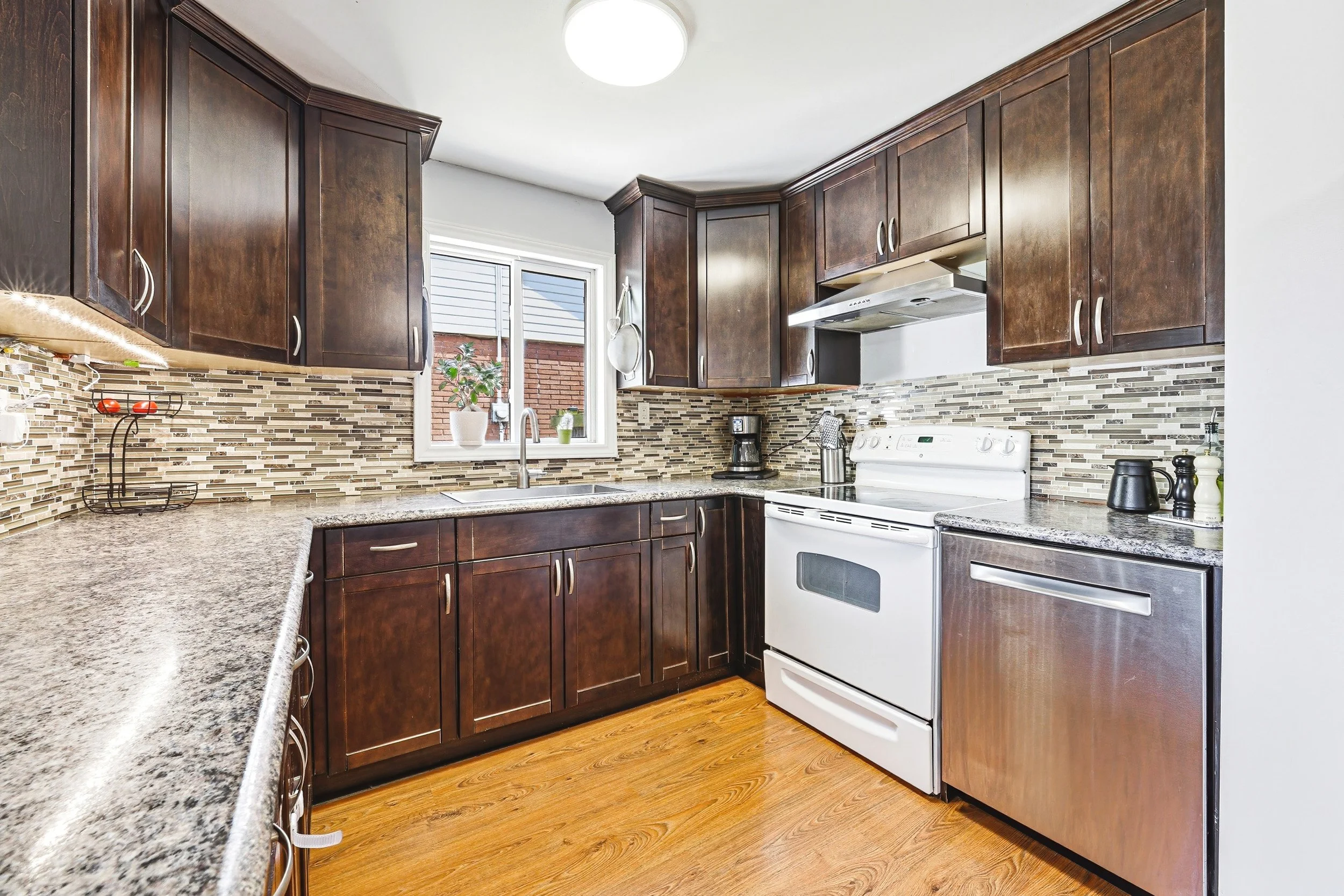11 - 546 Mohawk Rd E, Hamilton.jpg