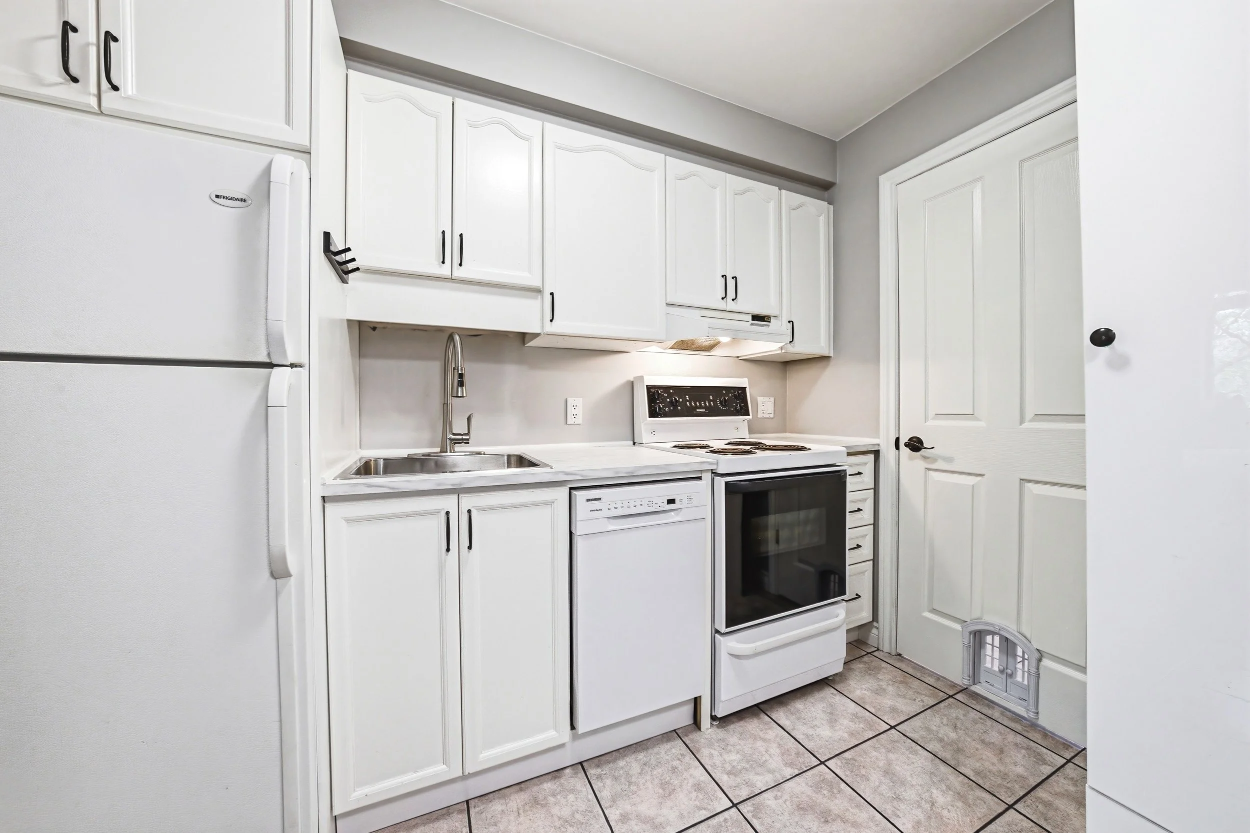 23 - 301 Parkwood Cres, Hamilton.jpg