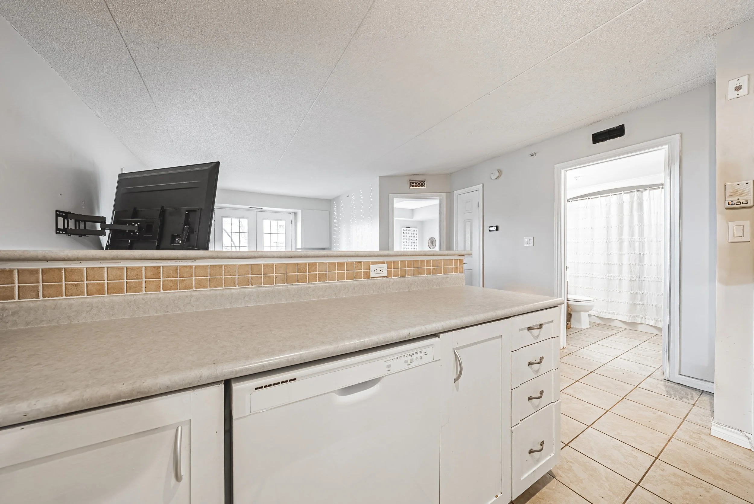 11 - 1451 Walkers Line #313, Burlington.jpg