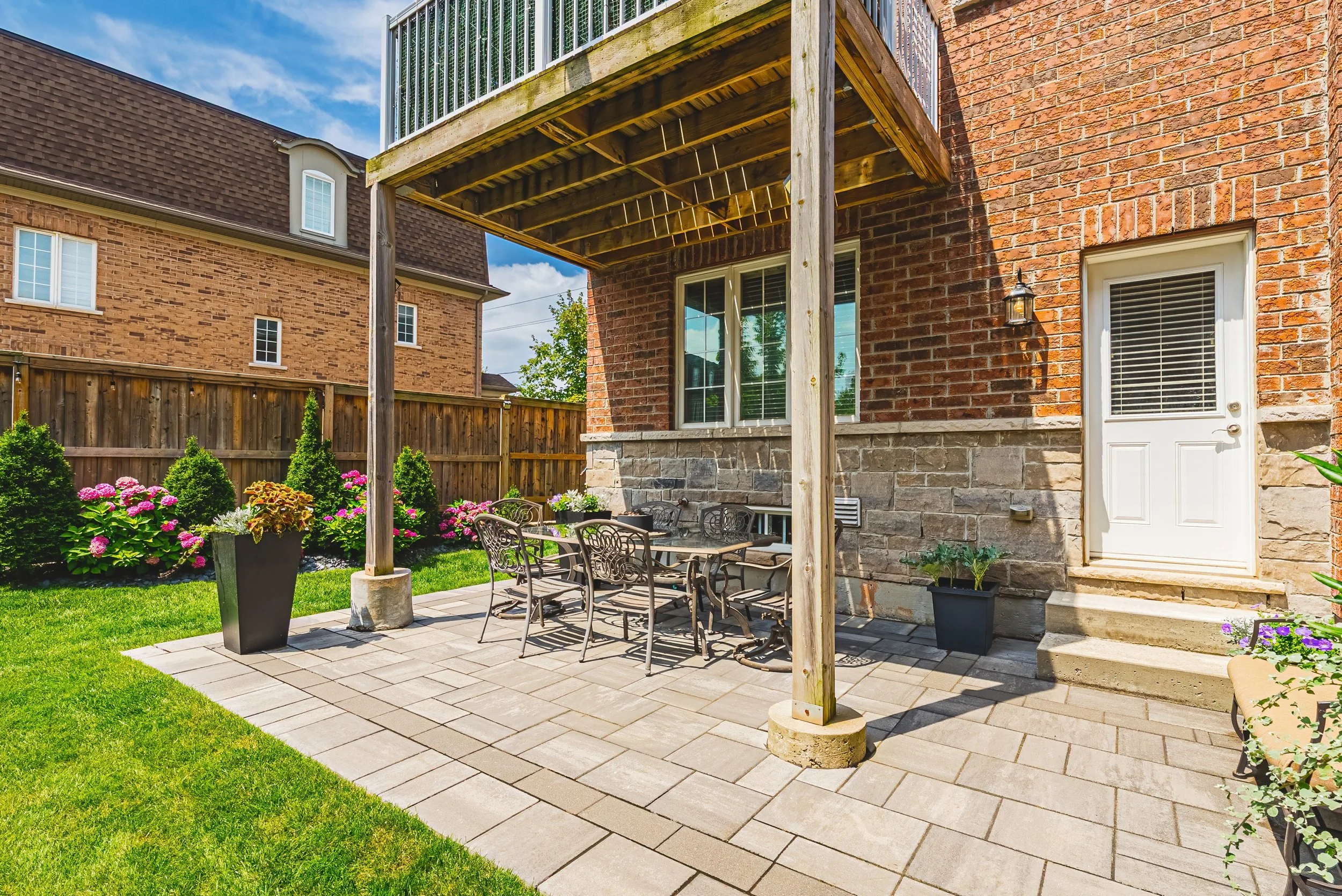 13 - Exterior 2220 Queensway Dr #4, Burlington.jpg