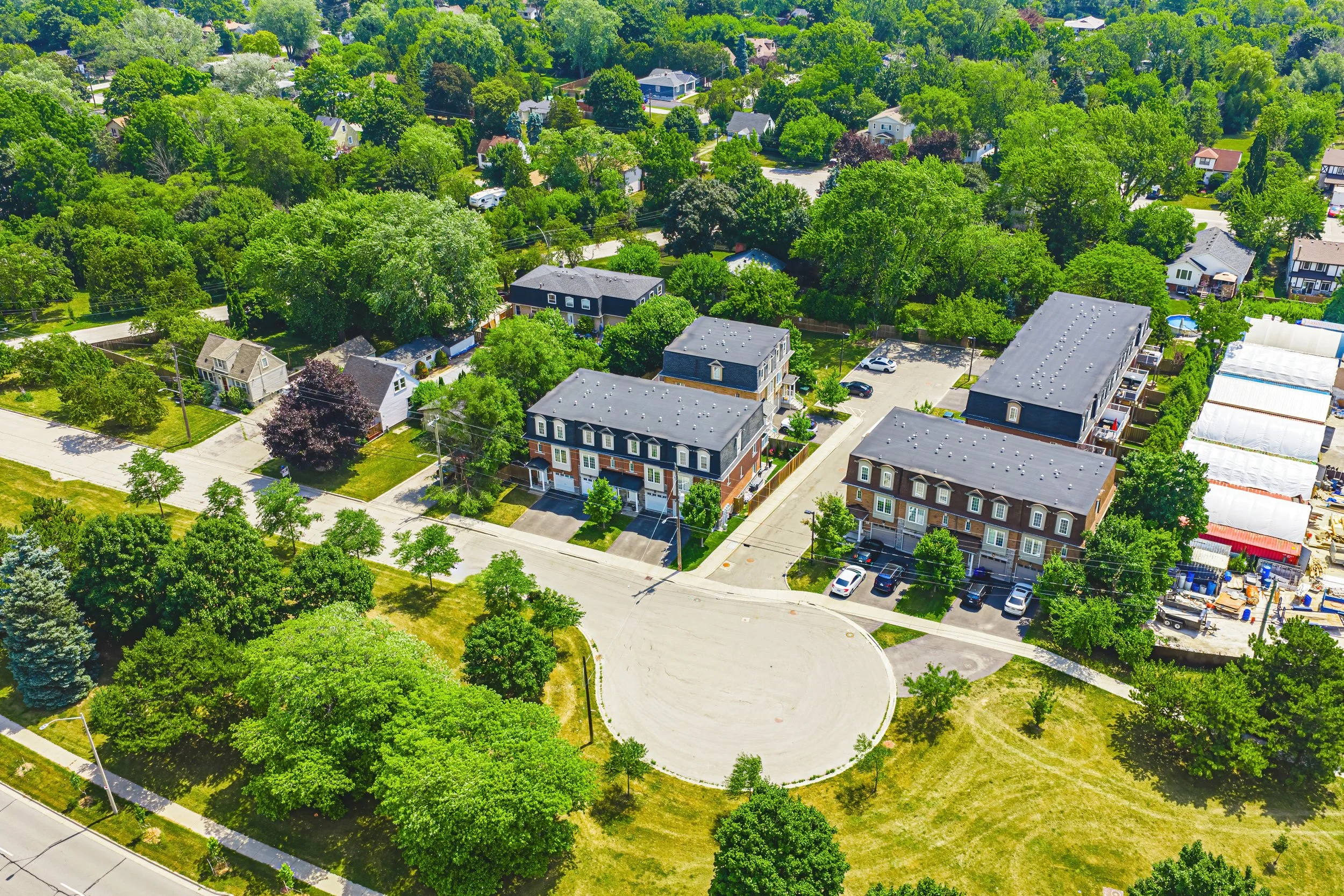 1 - Exterior 2220 Queensway Dr #4, Burlington.jpg