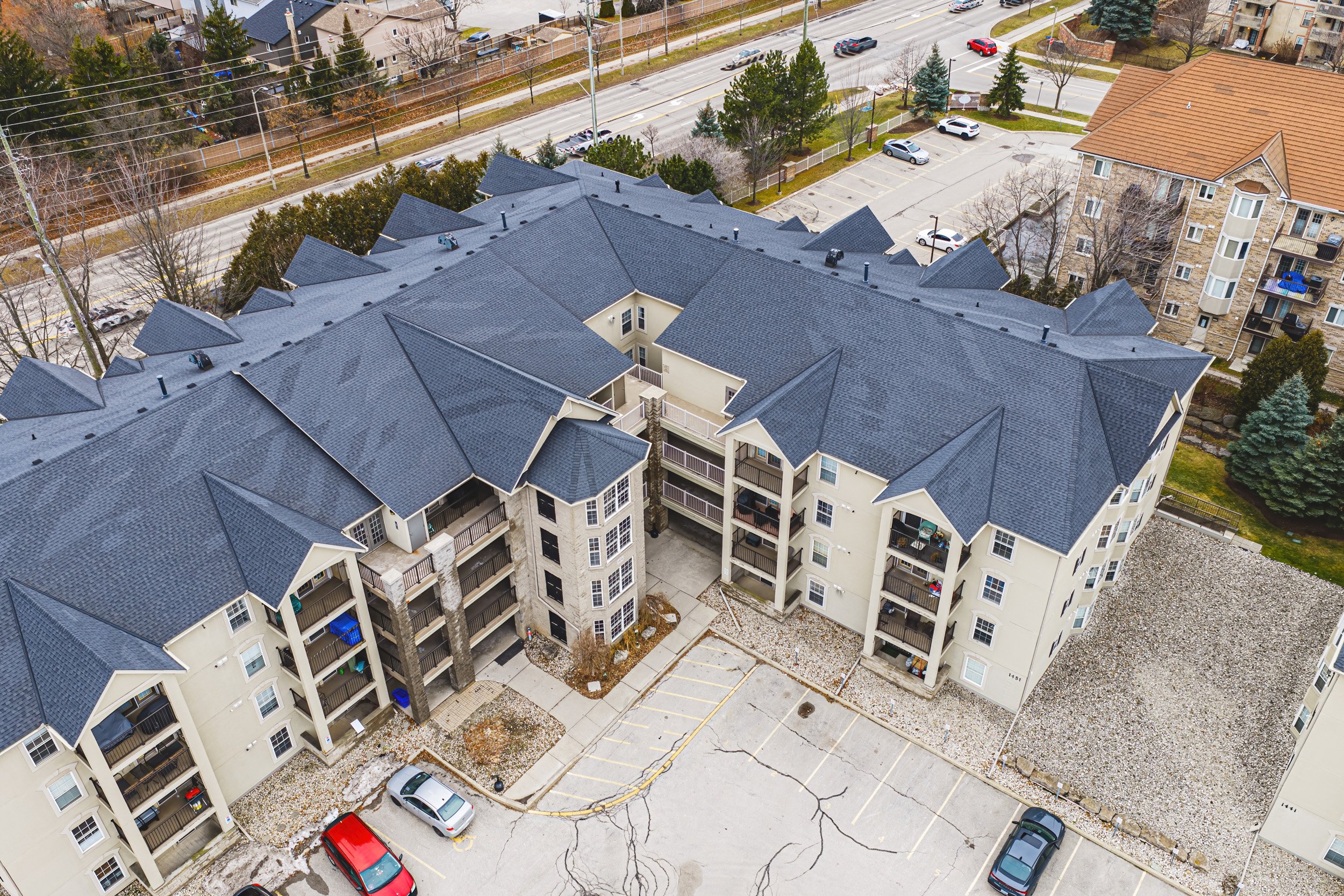 21 - 1451 Walkers Line #313, Burlington.jpg