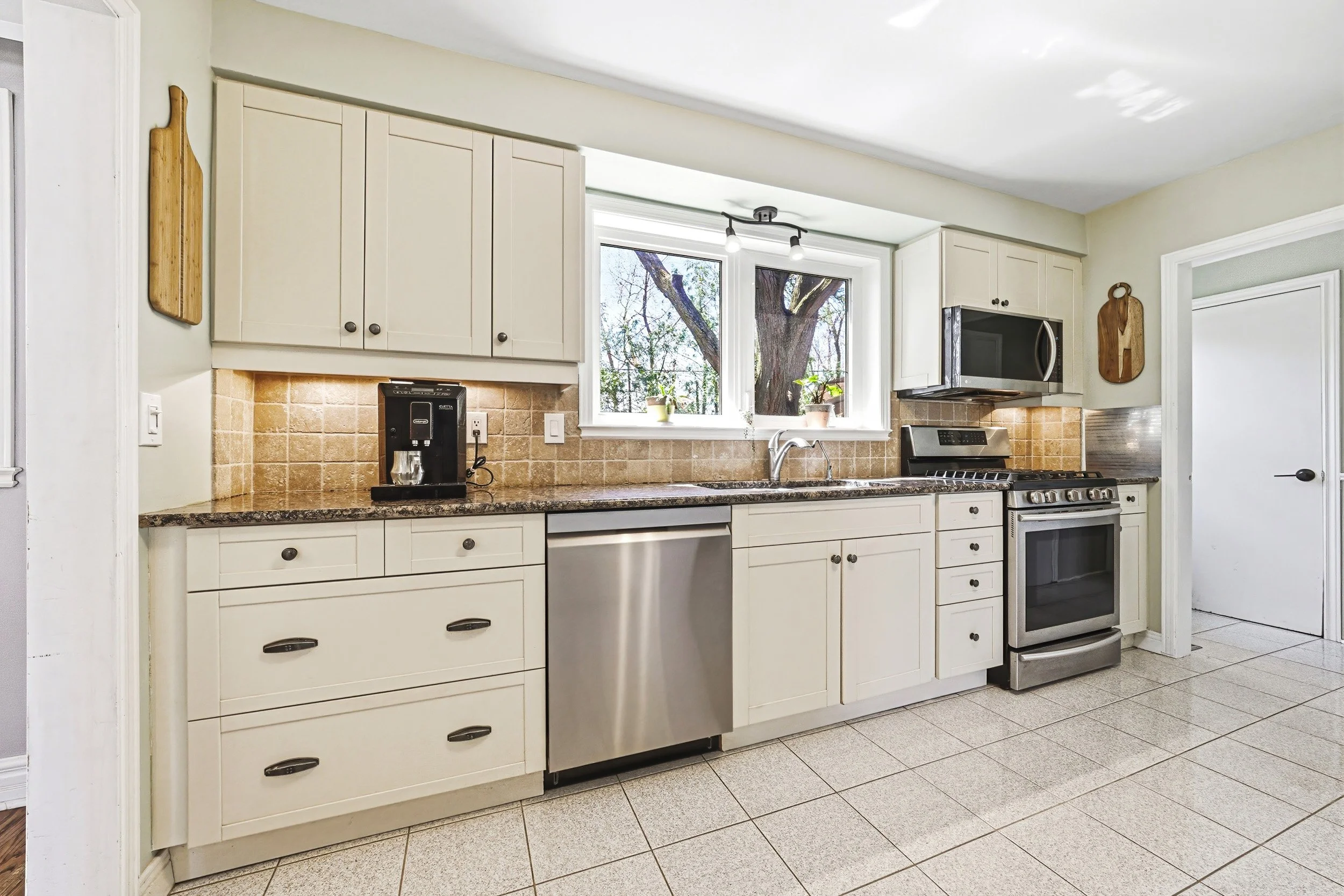 13 - 668 Chestnut Pl, Burlington.jpg