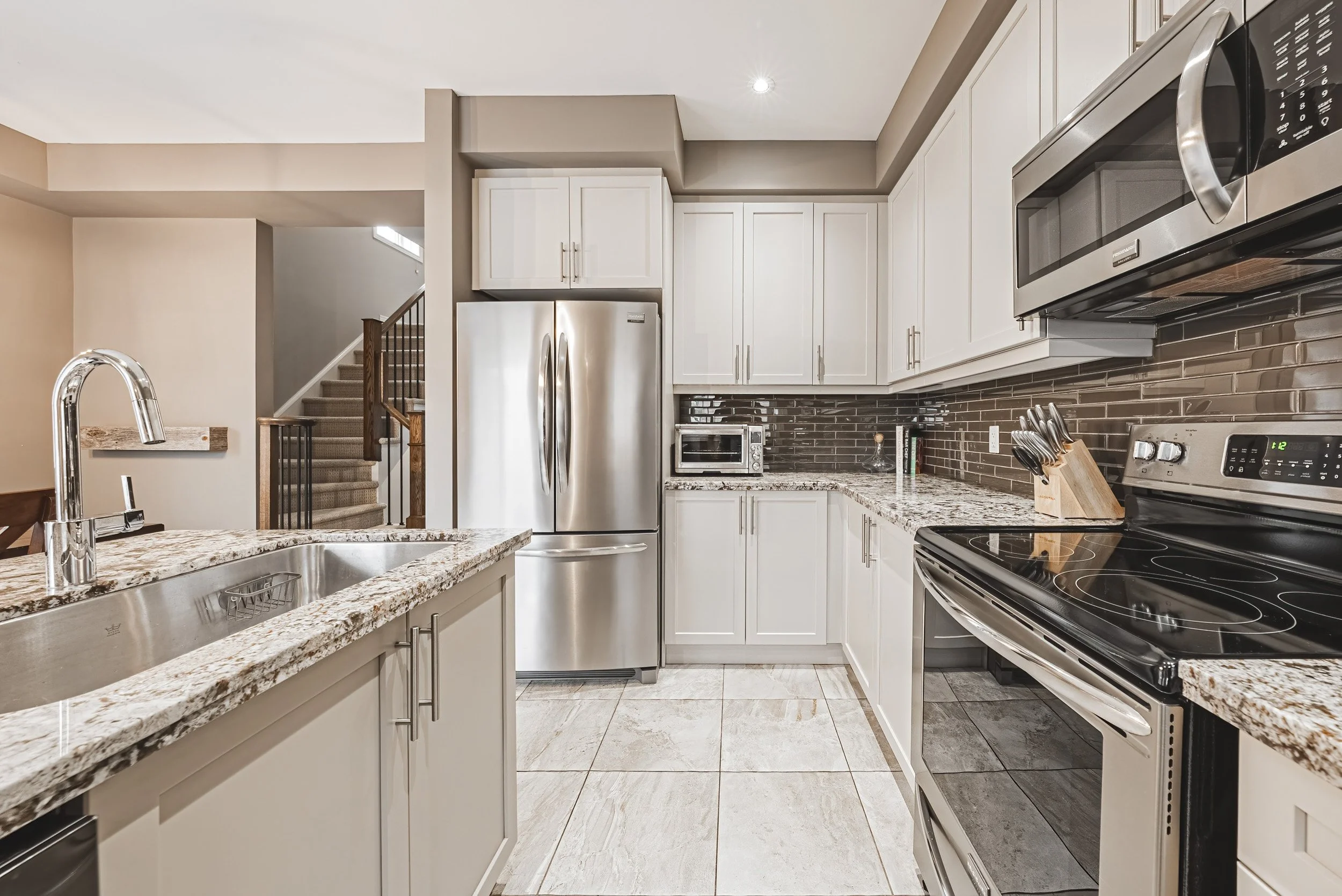 19 - 2220 Queensway Dr #4, Burlington.jpg