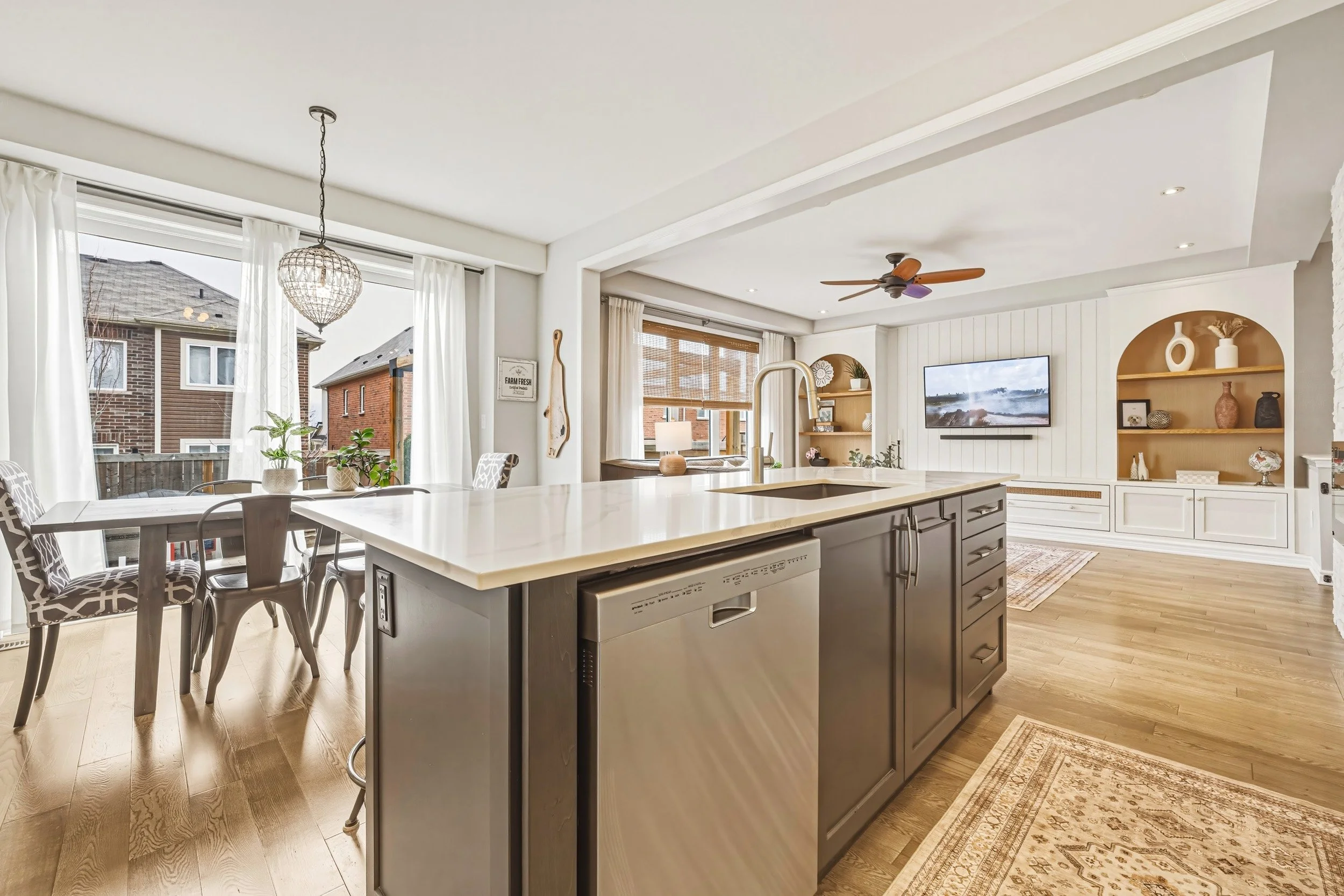 14 - 24 Stillwater Cres, Waterdown.jpg