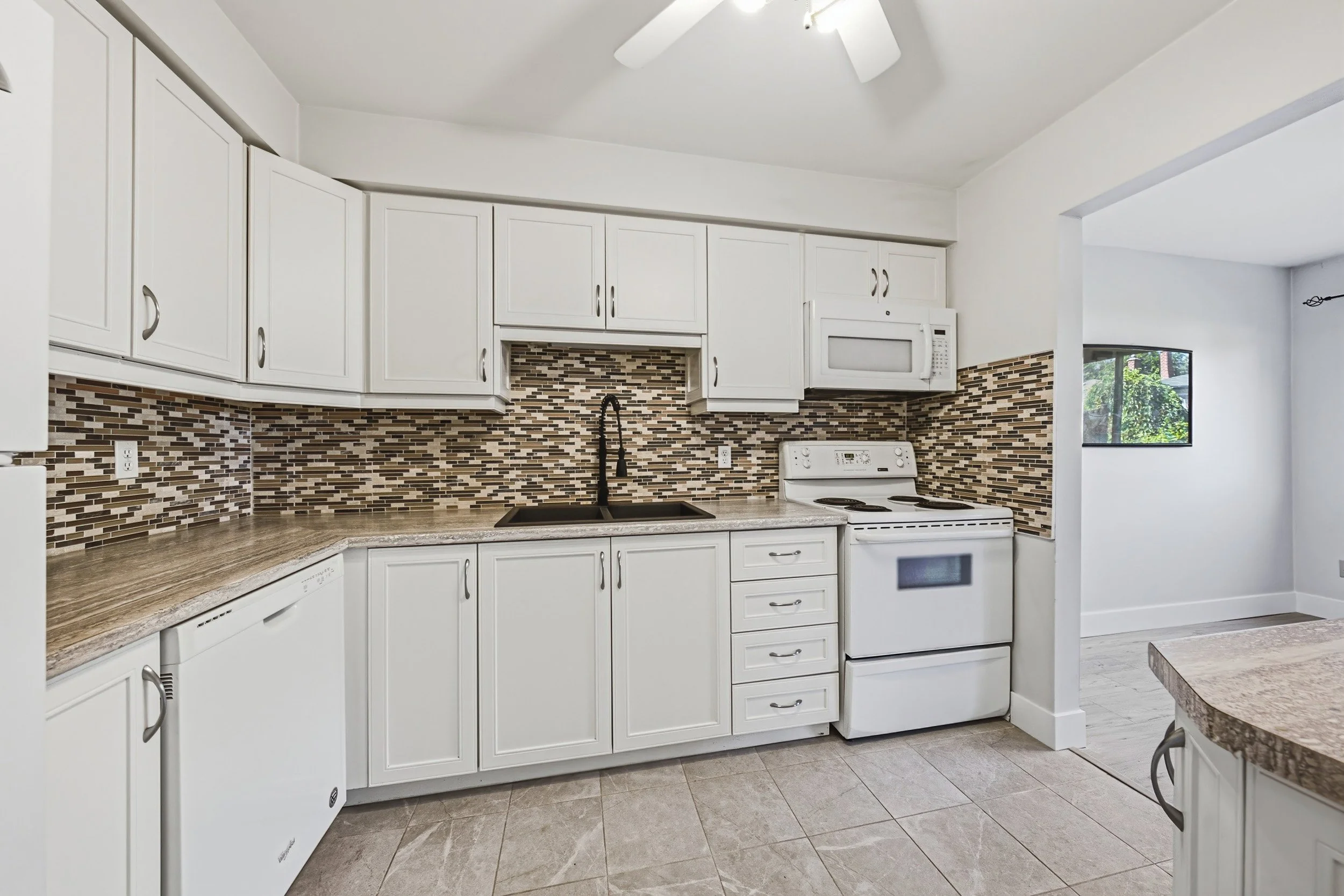 12 - 564 Sheraton Rd #14, Burlington.jpg