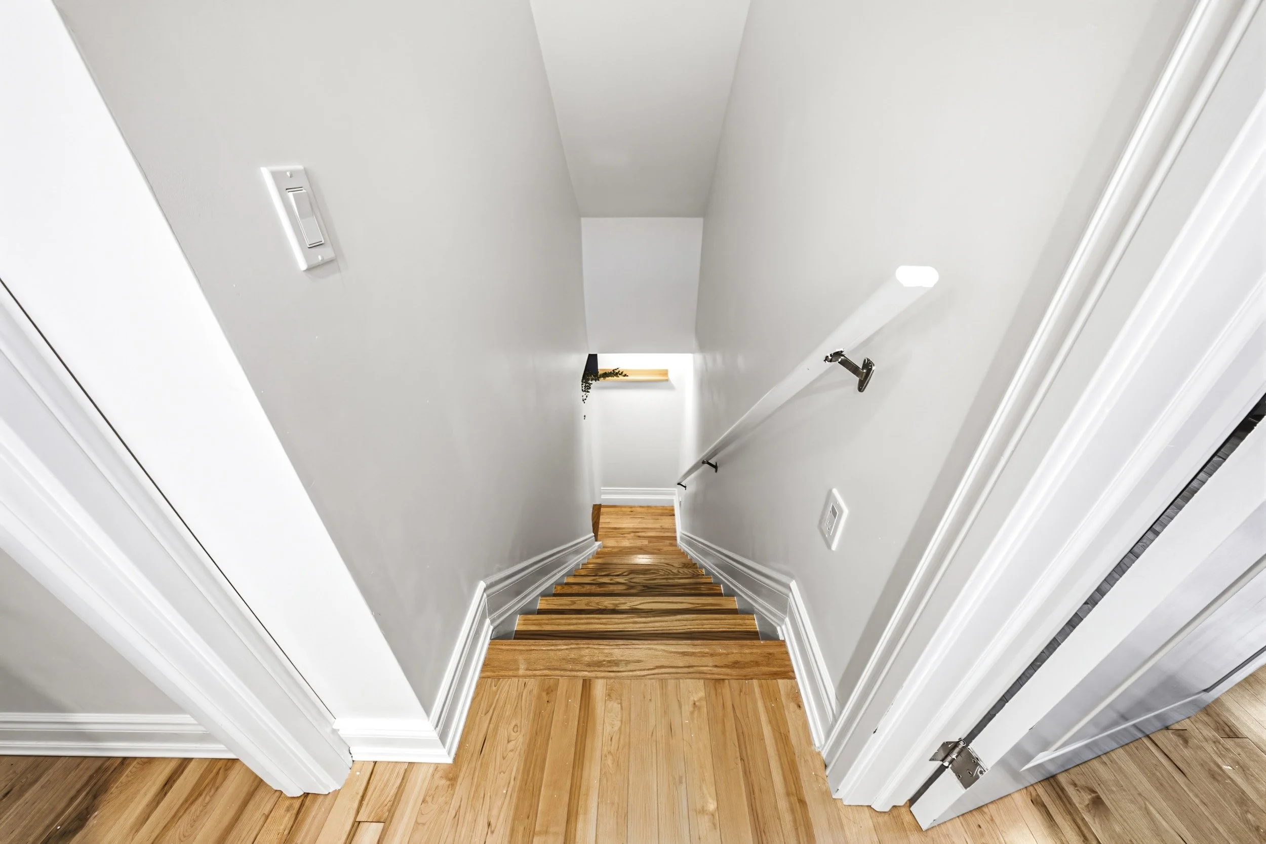 20 - 255 Weir St N, Hamilton.jpg