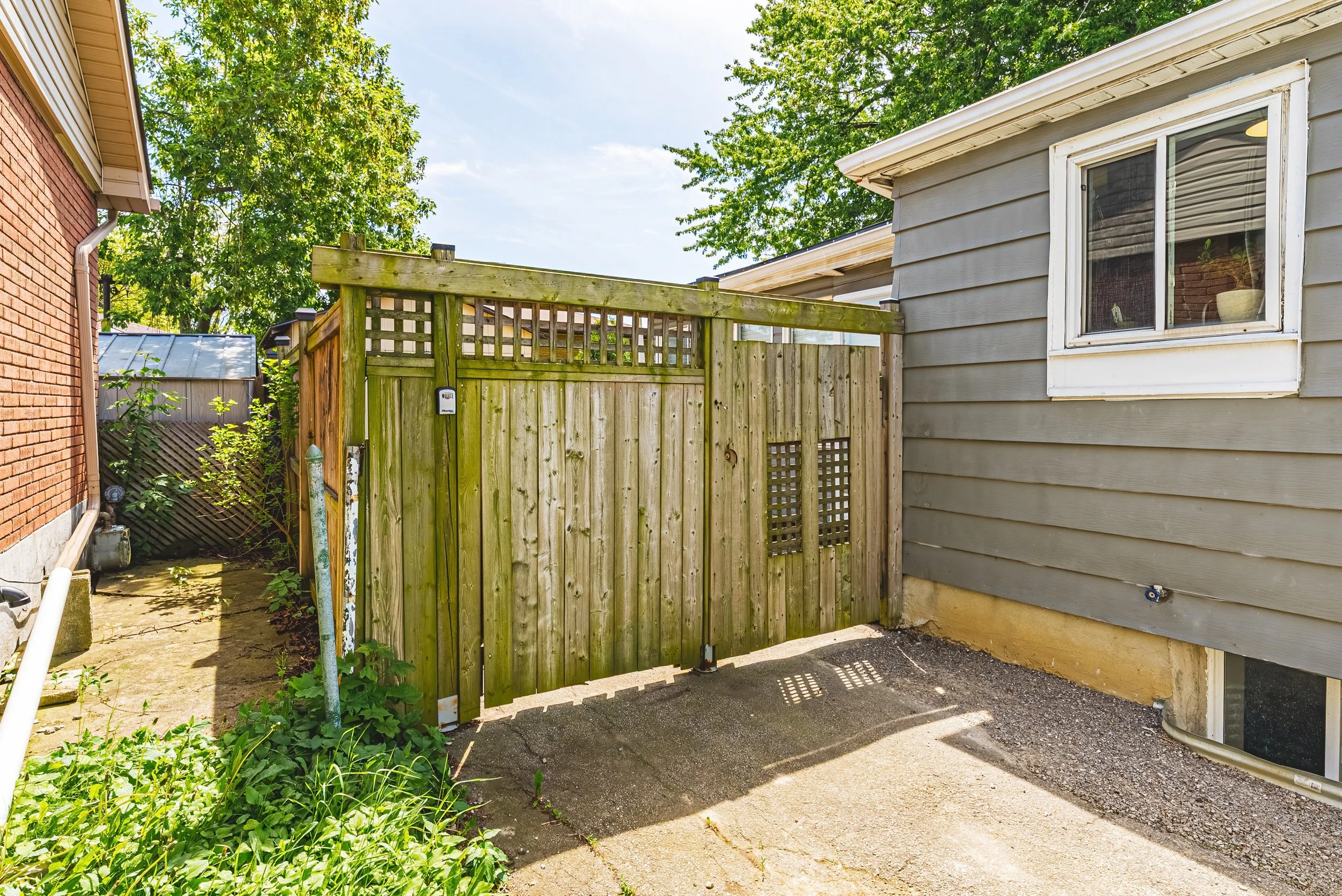 35 - 546 Mohawk Rd E, Hamilton.jpg