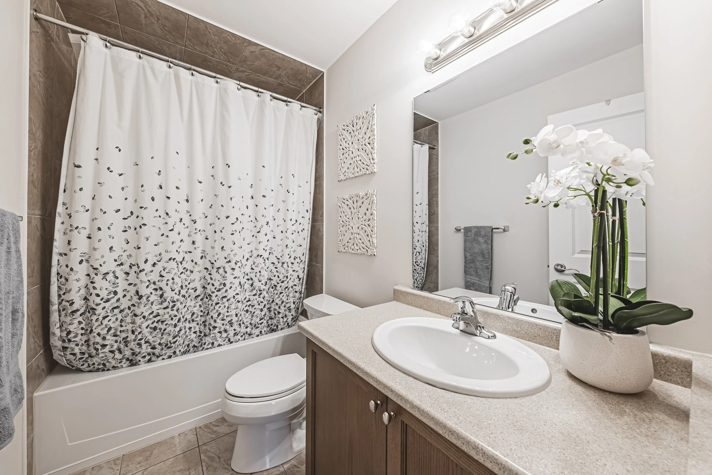 28 - 2220 Queensway Dr #4, Burlington.jpg