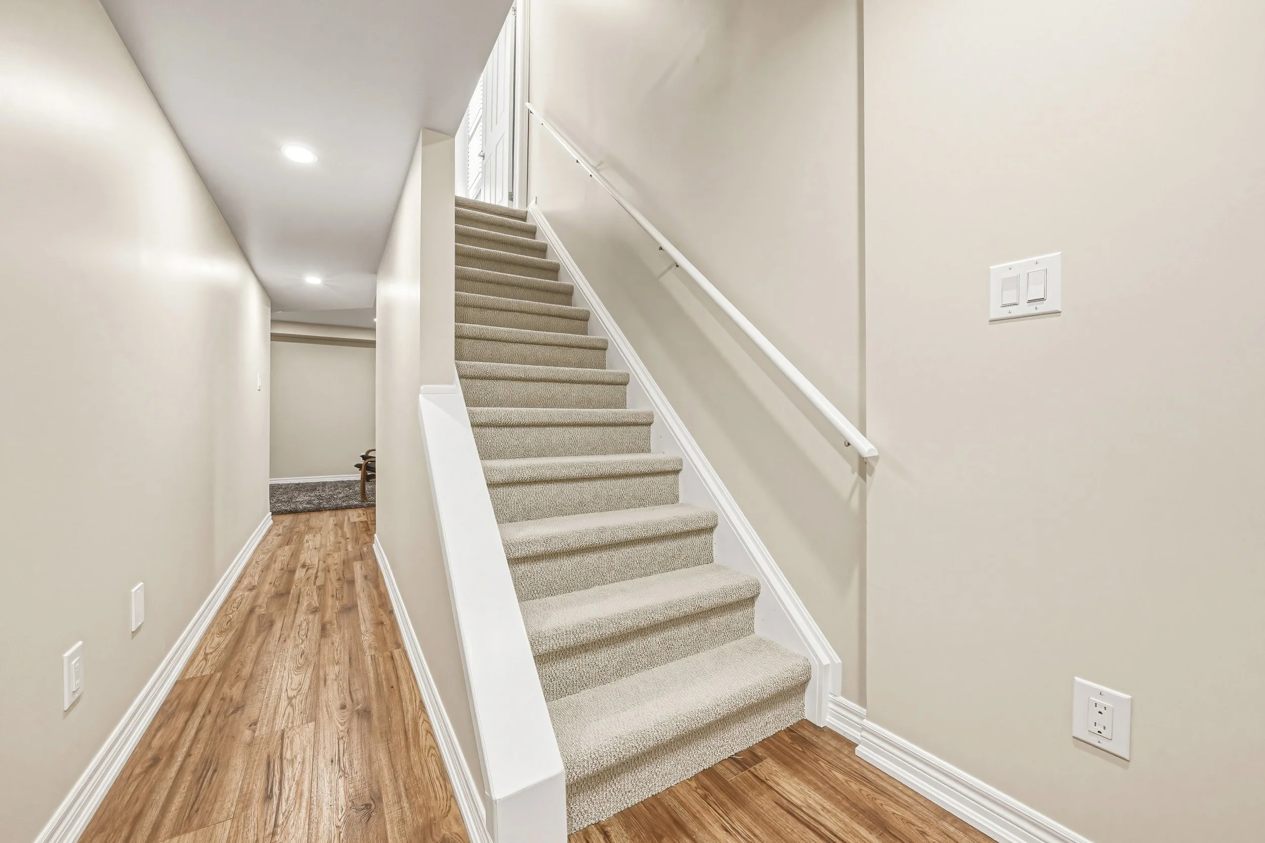 33 - 4165 Upper Middle #8, Burlington.jpg