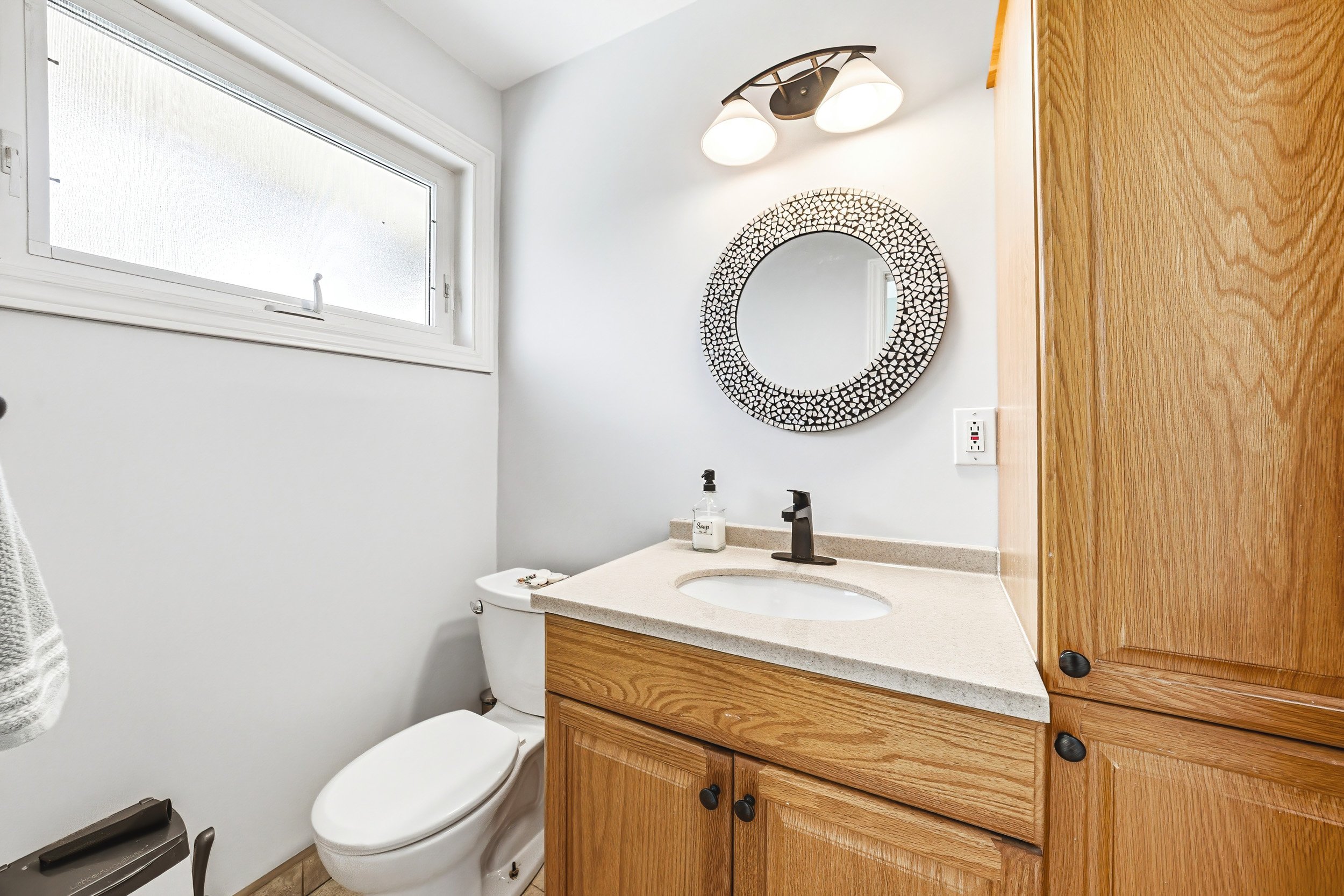 16 - 668 Chestnut Pl, Burlington.jpg