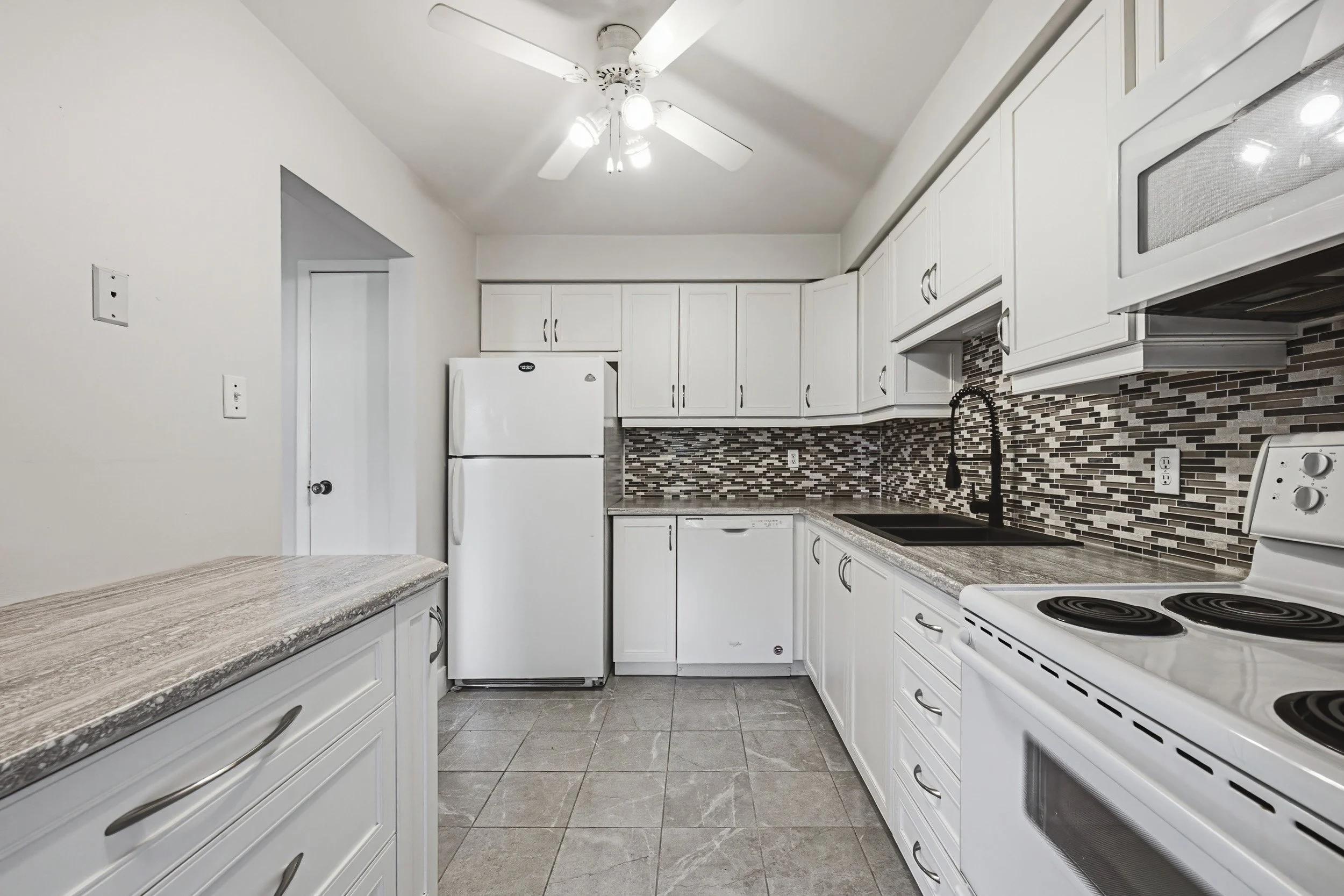 13 - 564 Sheraton Rd #14, Burlington.jpg