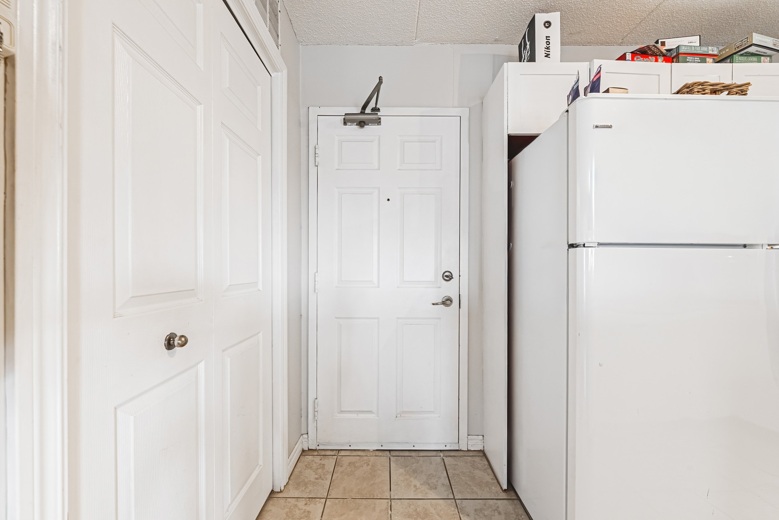 4 - 1451 Walkers Line #313, Burlington.jpg