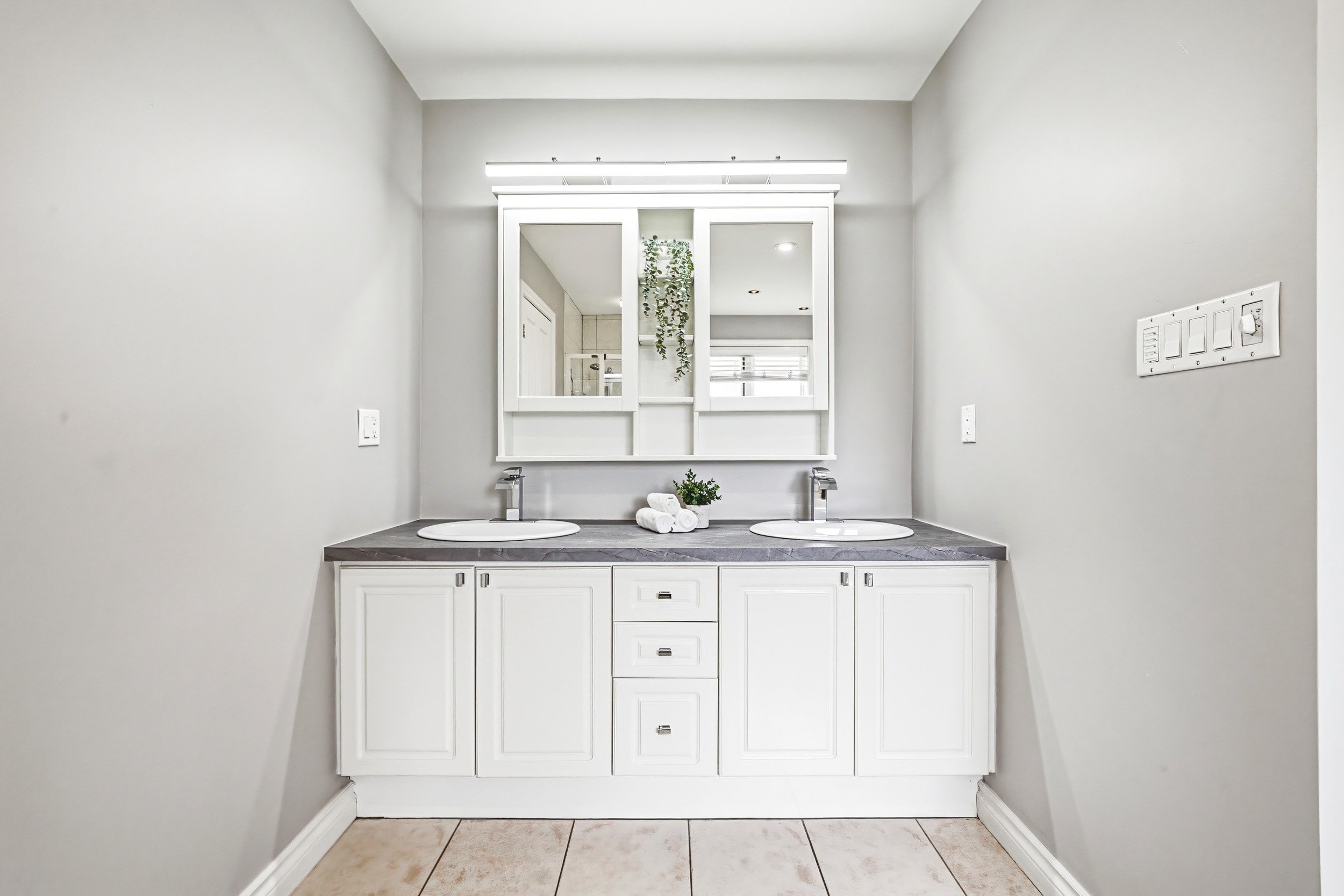 35 - 301 Parkwood Cres, Hamilton.jpg