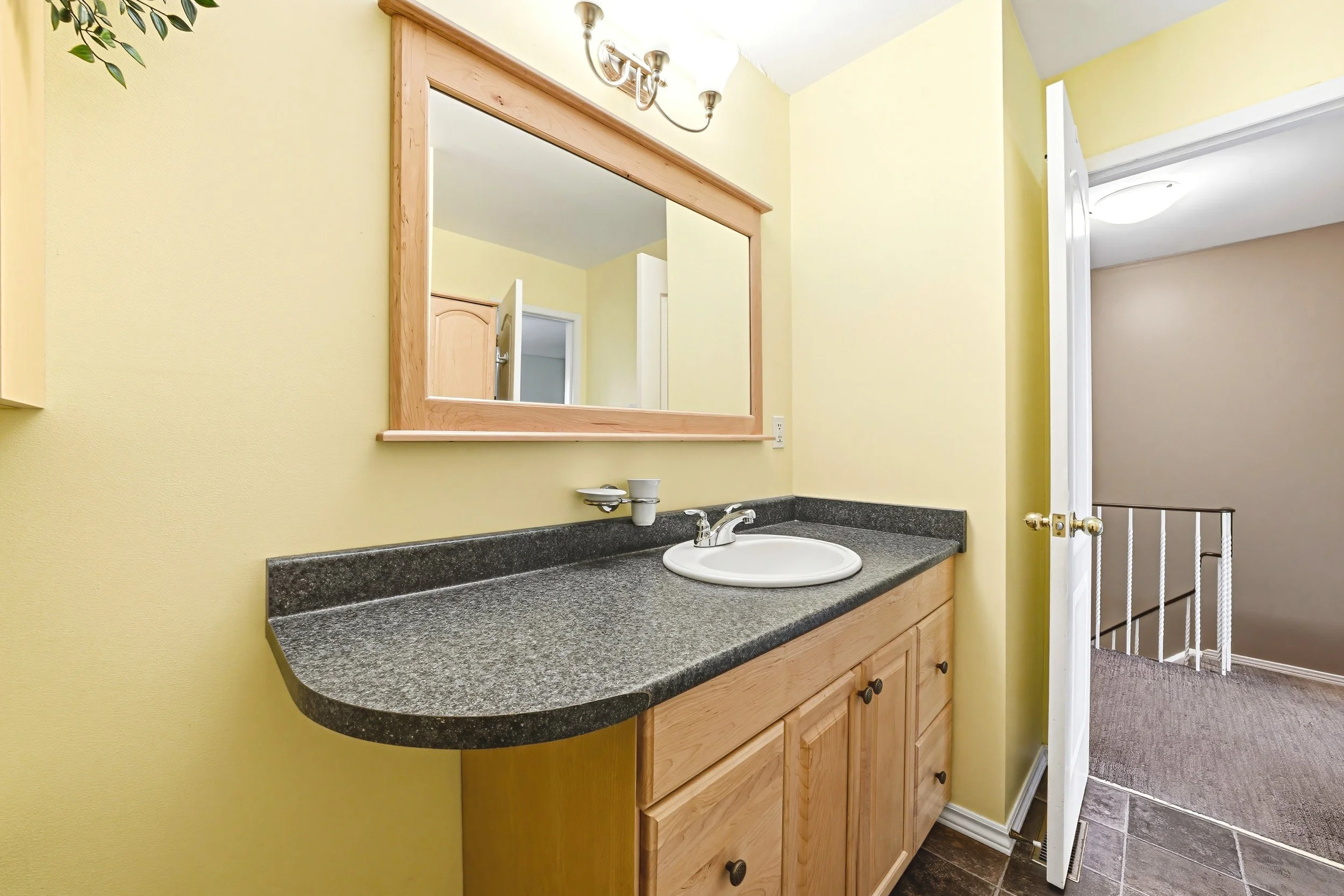 23 - 1584 Newlands Crescent #92, Burlington.jpg