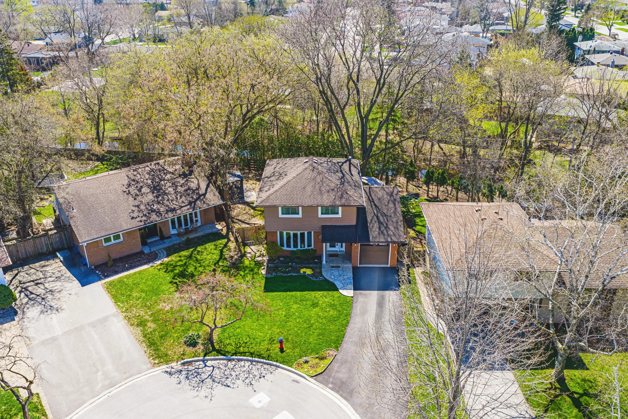 2 - 668 Chestnut Pl, Burlington.jpg