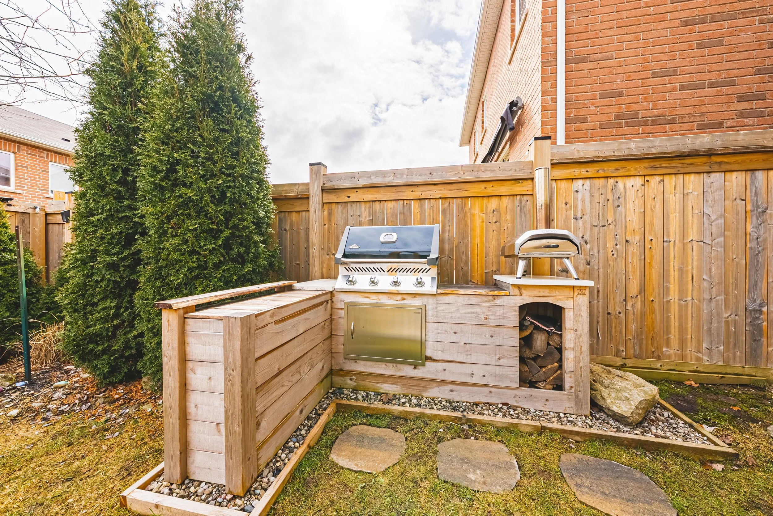 38 - 24 Stillwater Cres, Waterdown.jpg