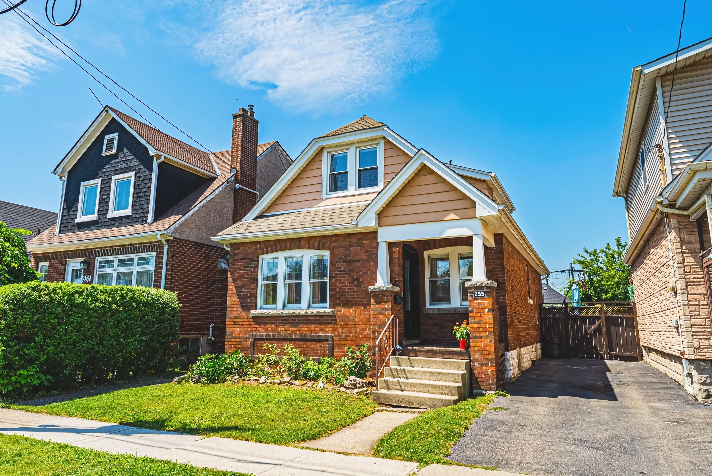 2 - 255 Weir St N, Hamilton.jpg