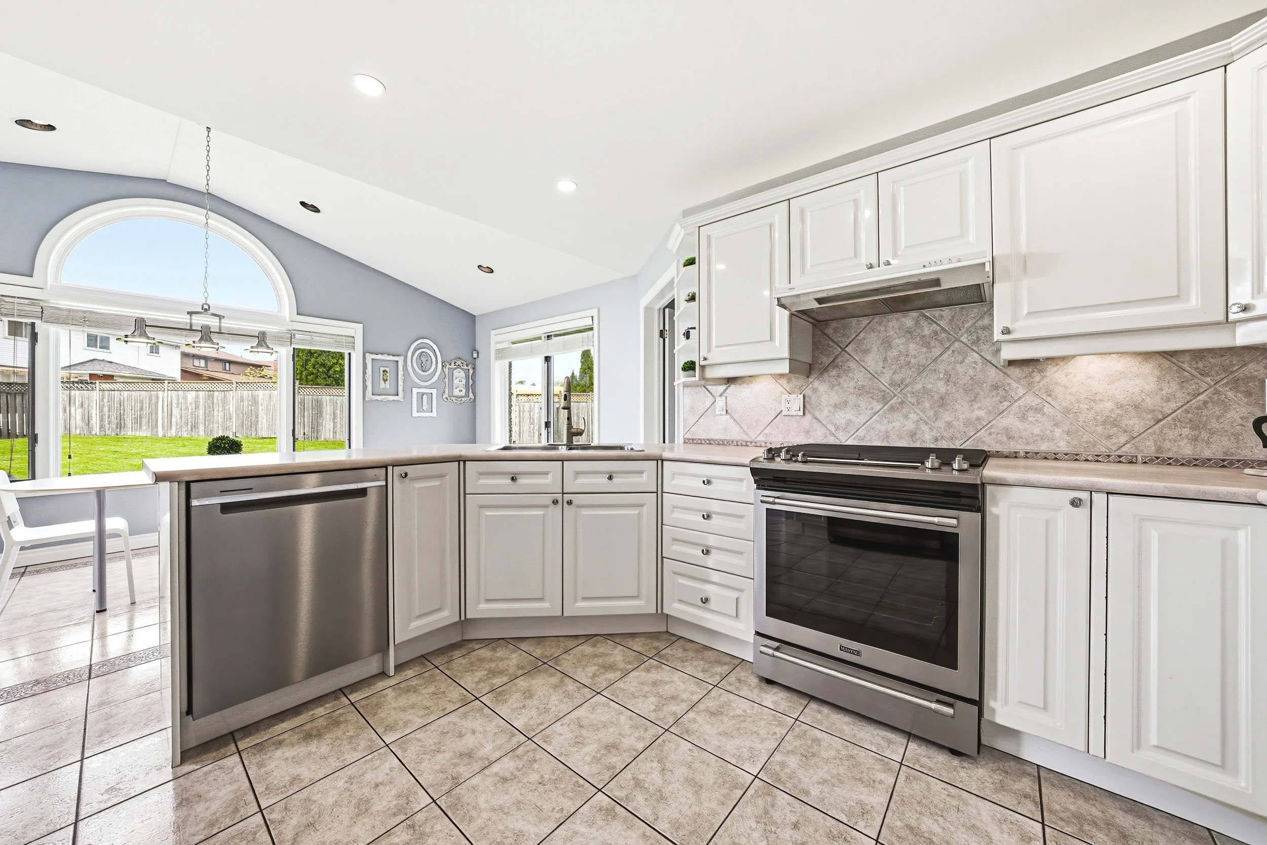 17 - 301 Parkwood Cres, Hamilton.jpg