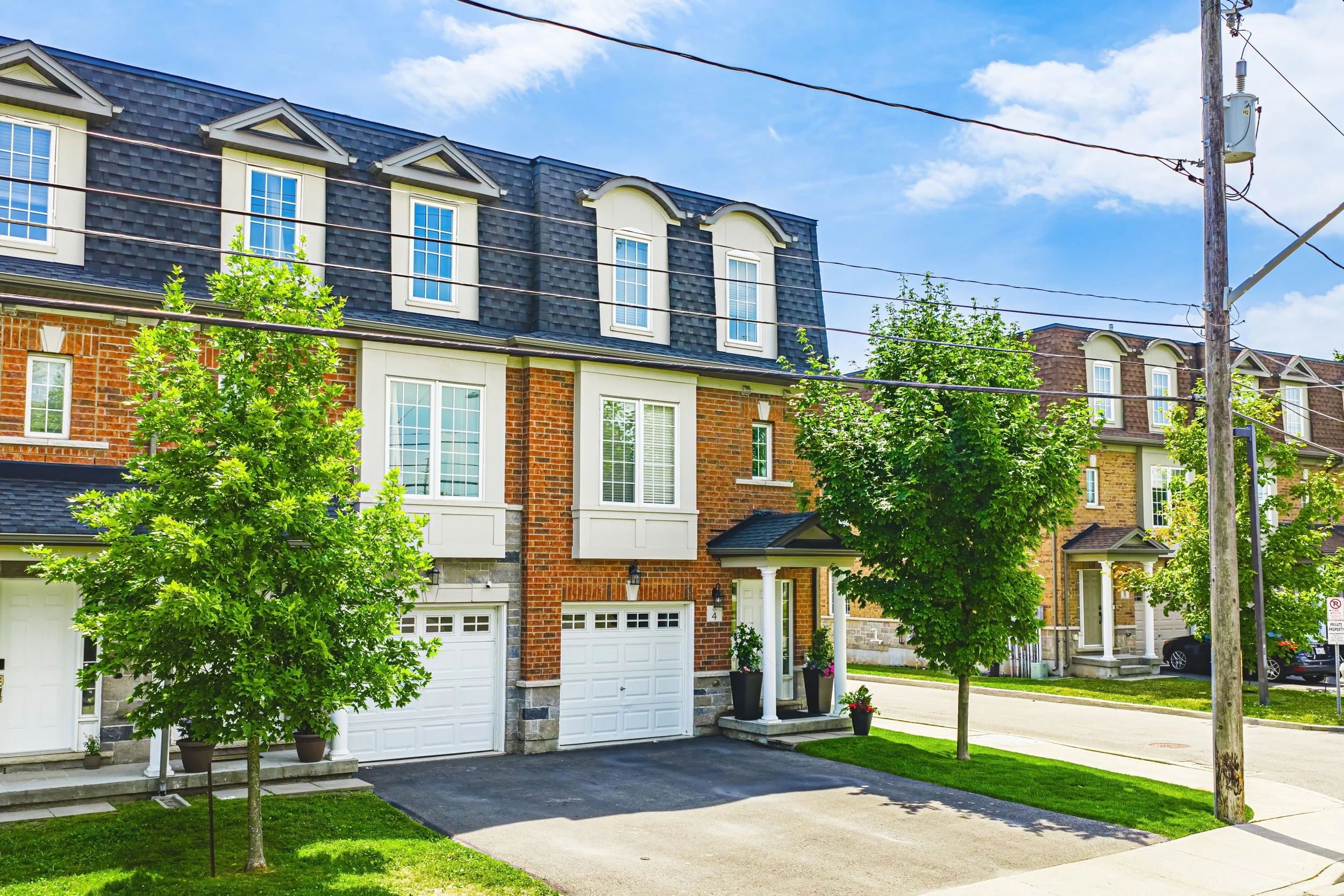 5 - Exterior 2220 Queensway Dr #4, Burlington.jpg