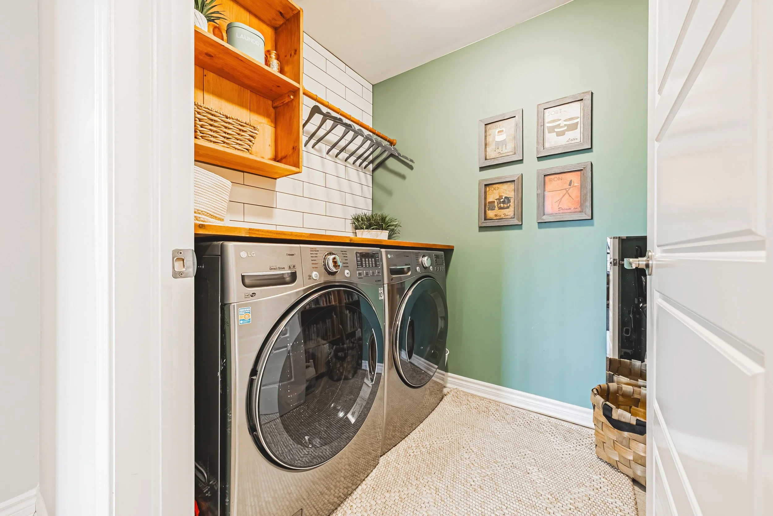 28 - 24 Stillwater Cres, Waterdown.jpg