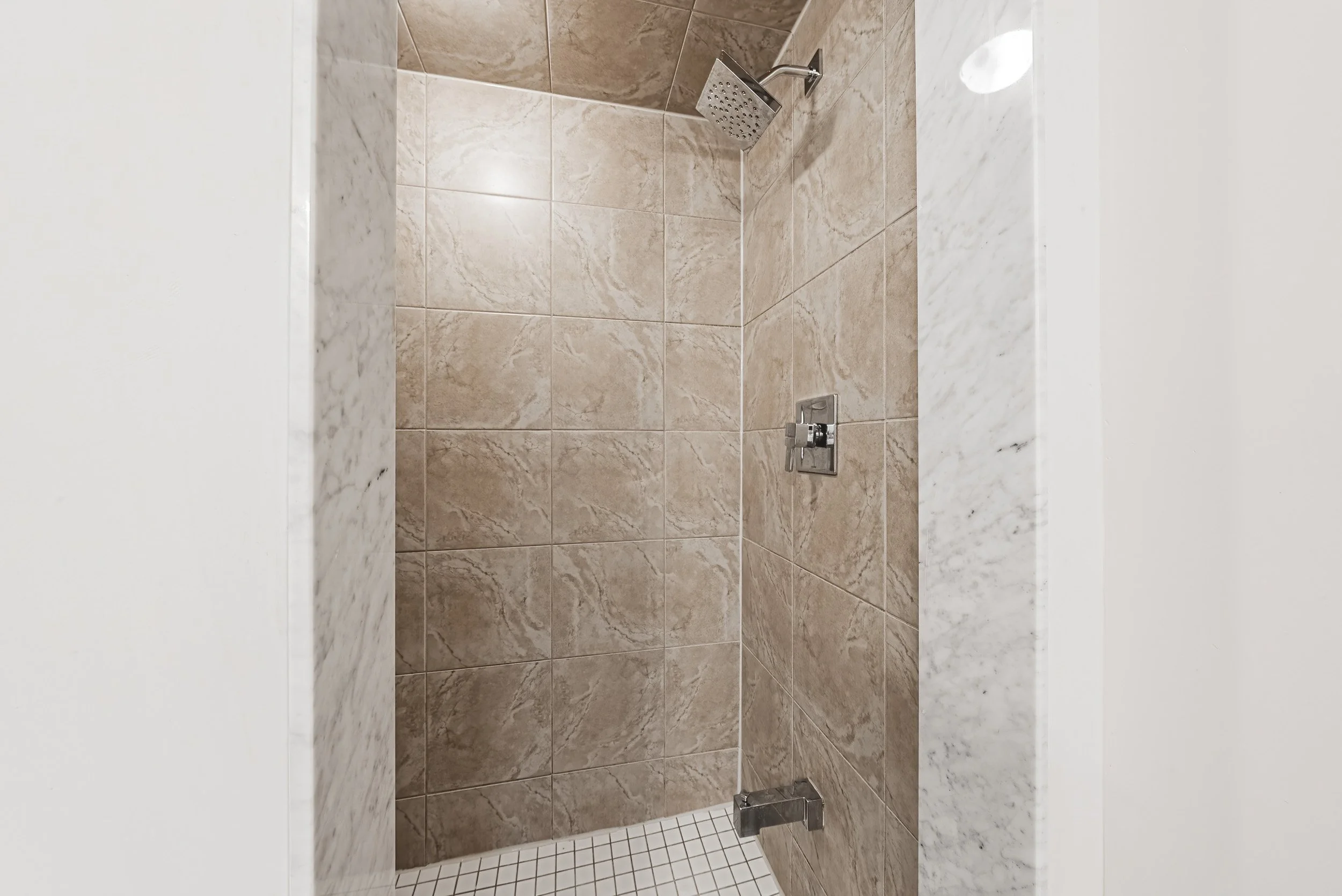 27 - 2220 Queensway Dr #4, Burlington.jpg