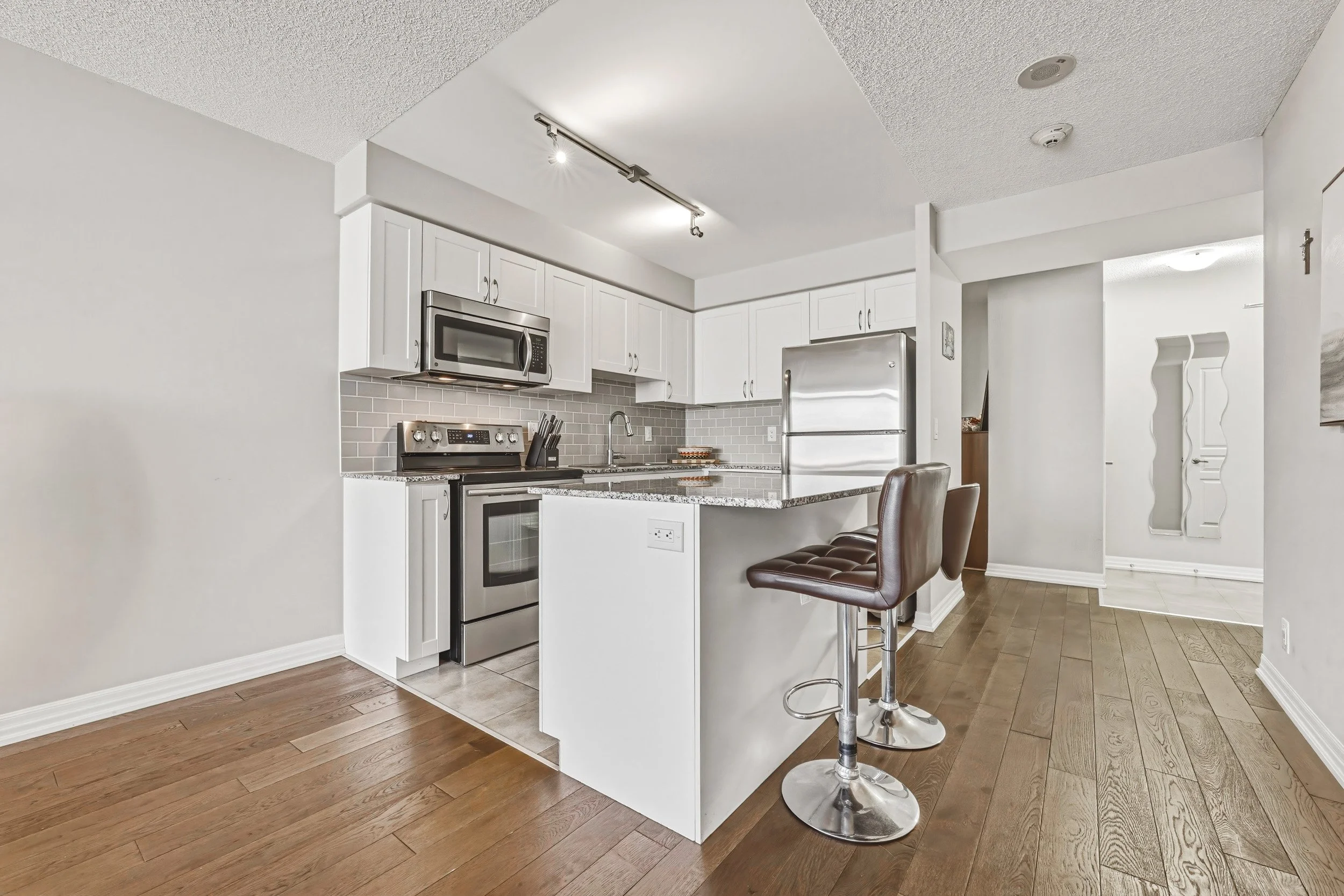 10 - 1940 Ironstone Dr #610, Burlington.jpg