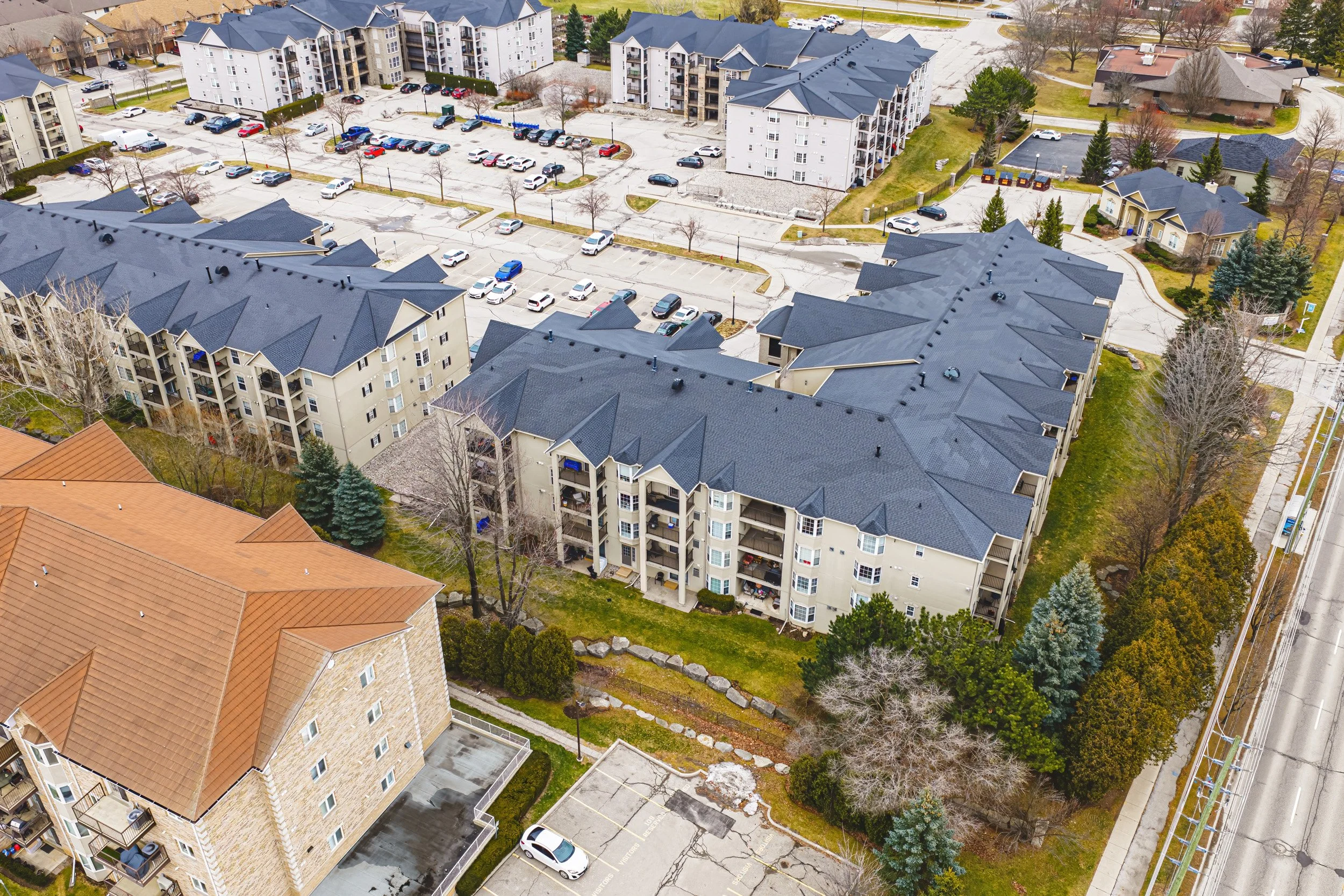 20 - 1451 Walkers Line #313, Burlington.jpg