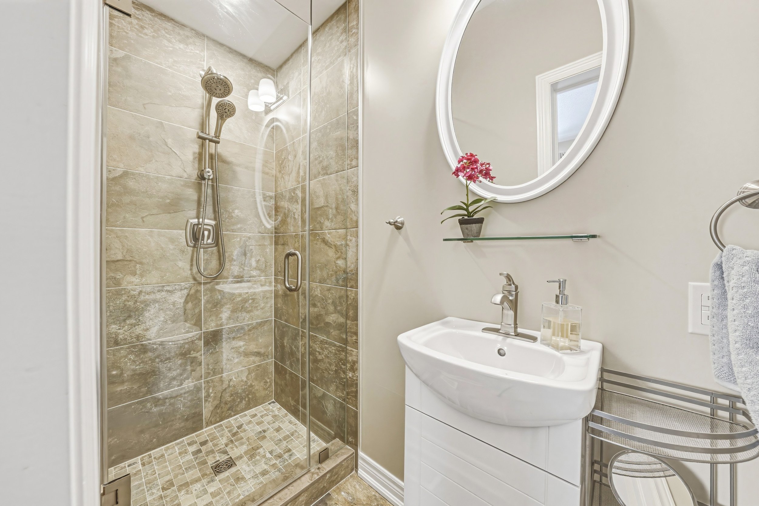 31 - 4165 Upper Middle #8, Burlington.jpg