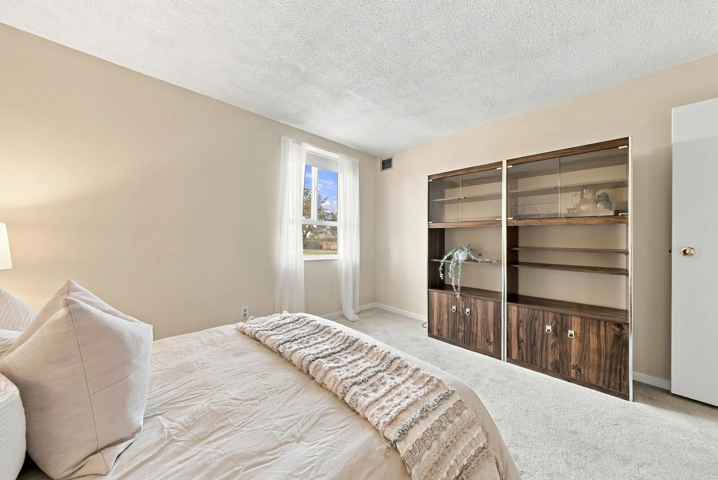 27 - 5280 Lakeshore Rd #912, Burlington.jpg