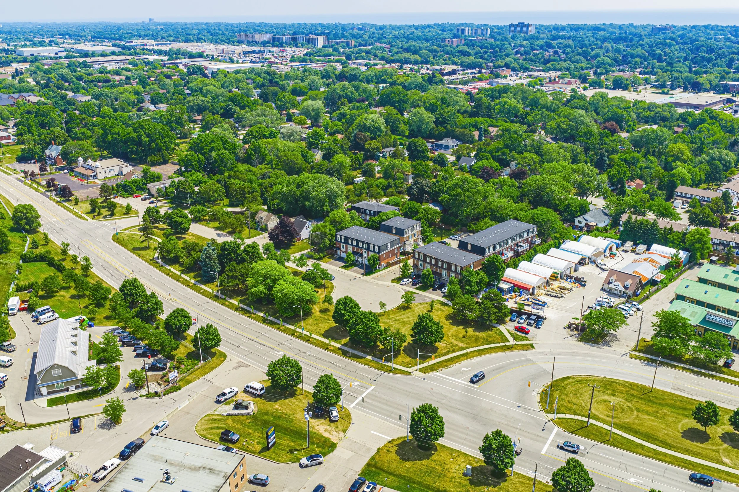 18 - Exterior 2220 Queensway Dr #4, Burlington.jpg