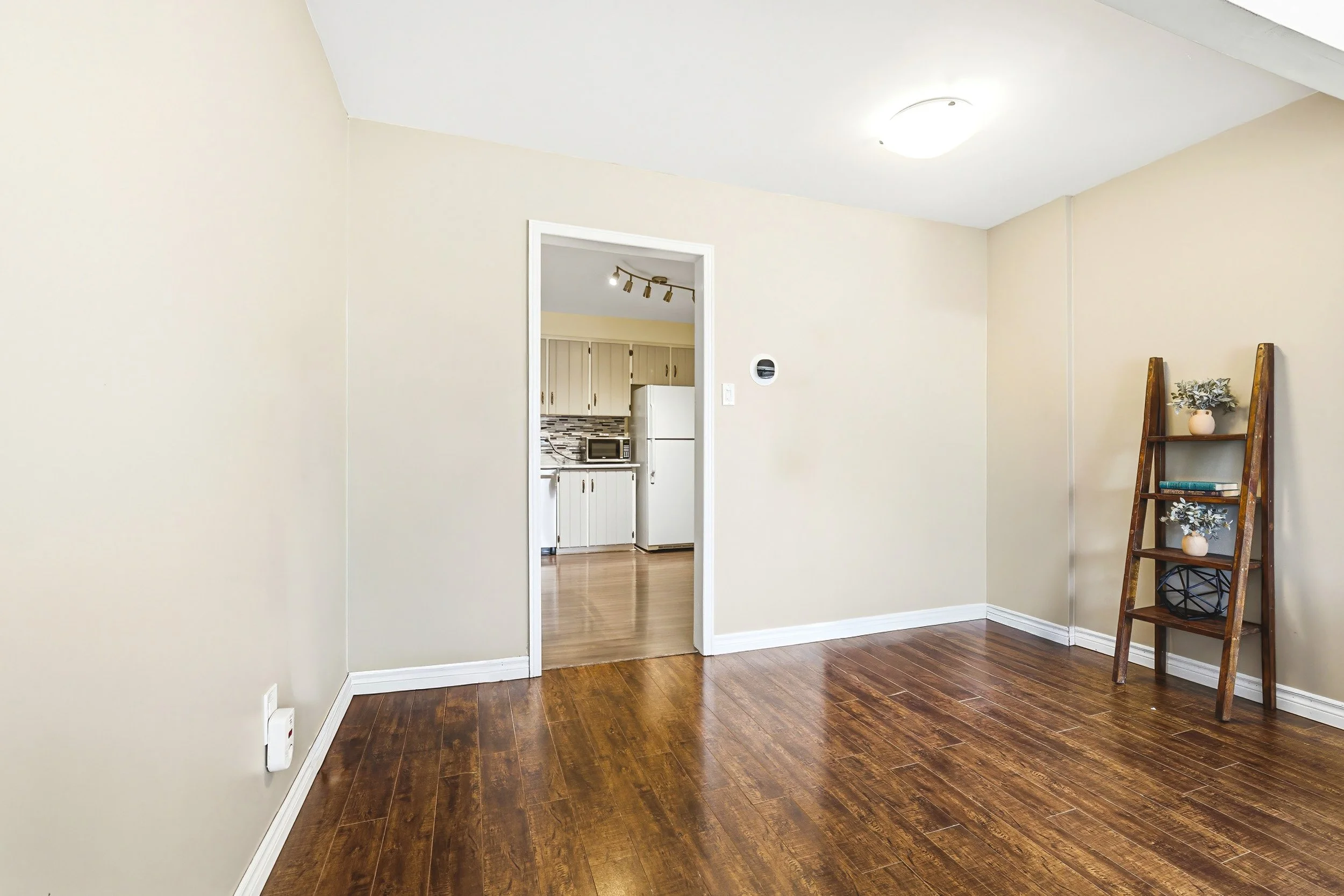 13 - 1584 Newlands Crescent #92, Burlington.jpg