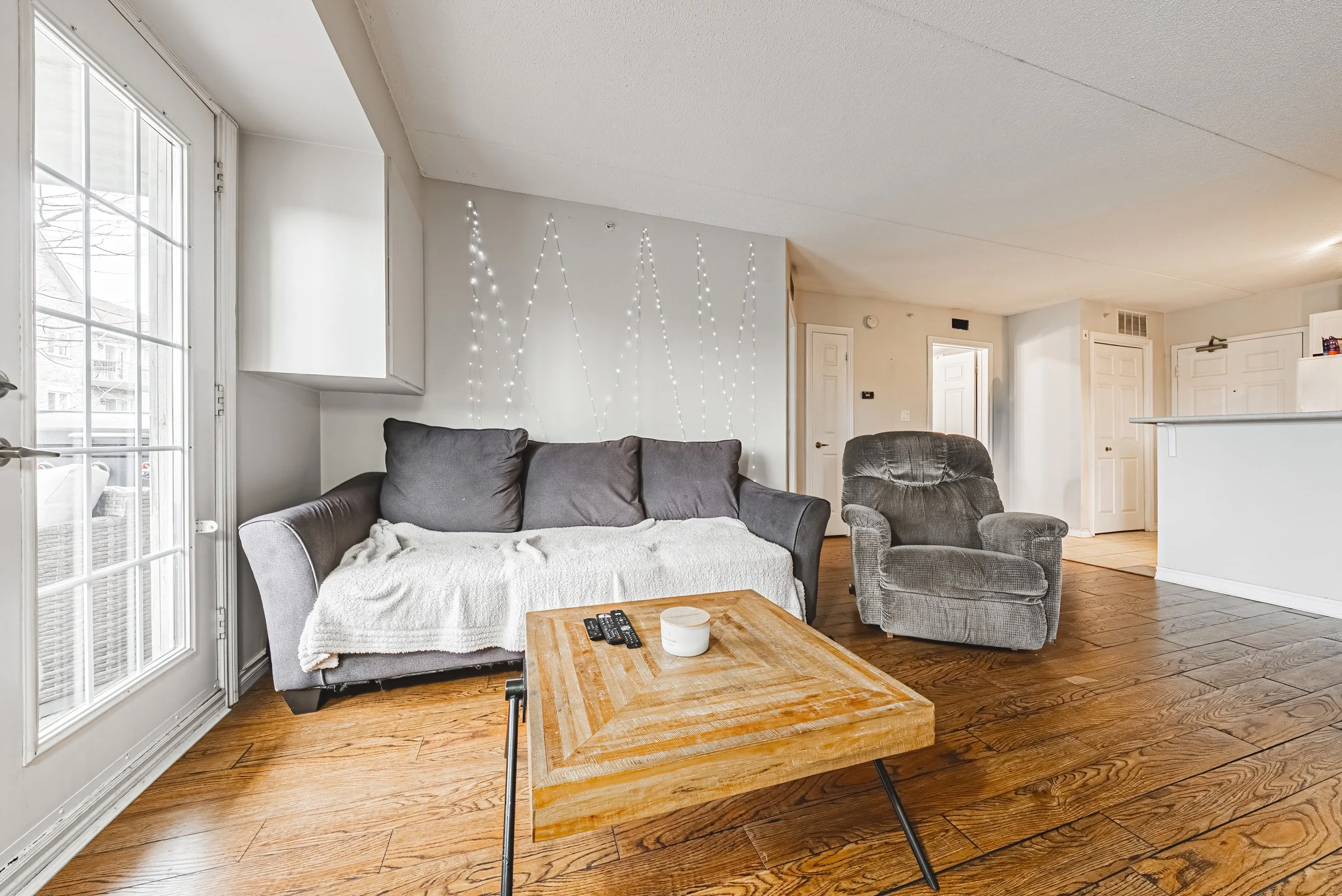 7 - 1451 Walkers Line #313, Burlington.jpg