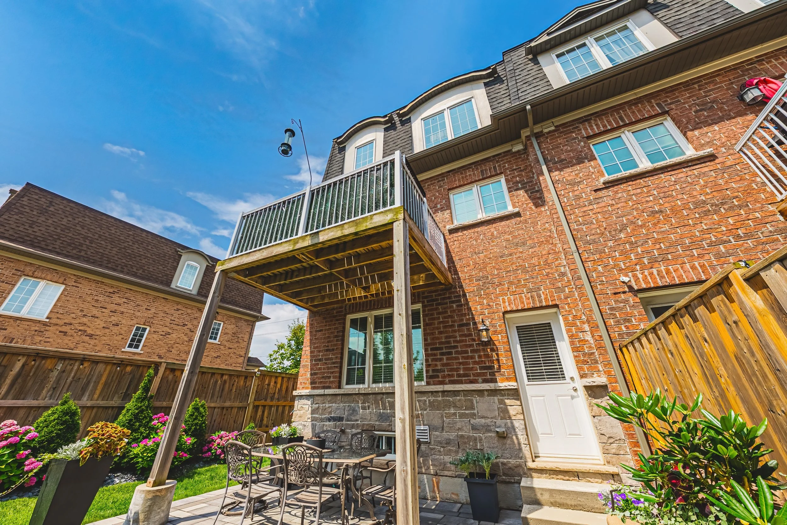 16 - Exterior 2220 Queensway Dr #4, Burlington.jpg