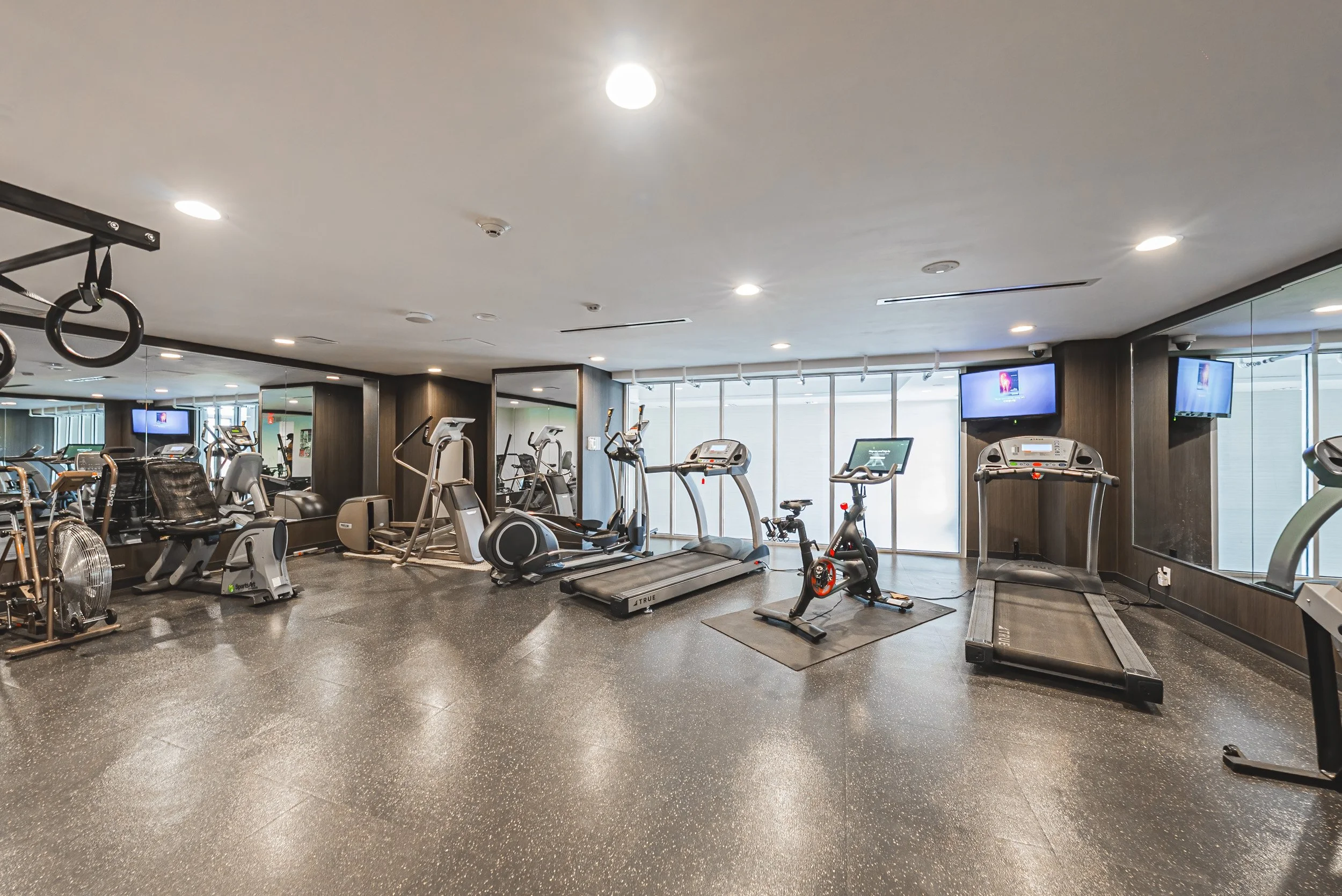 34 - 940 Ironstone Dr #610, Burlington.jpg