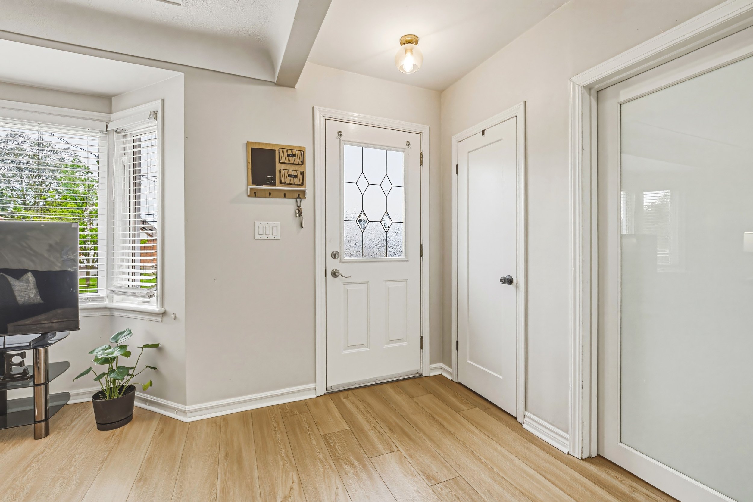 5 - 280 Montrose Ave, Hamilton.jpg