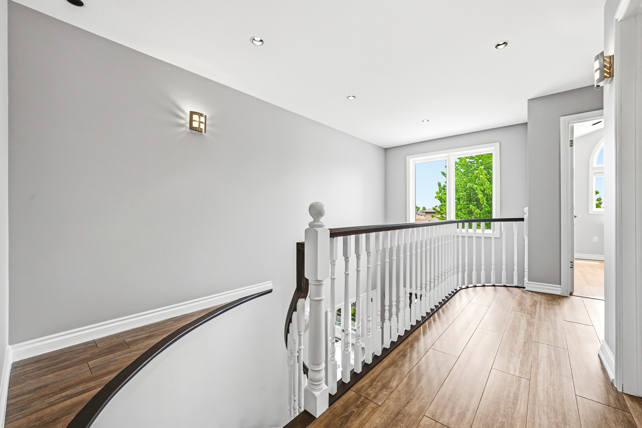 30 - 301 Parkwood Cres, Hamilton.jpg